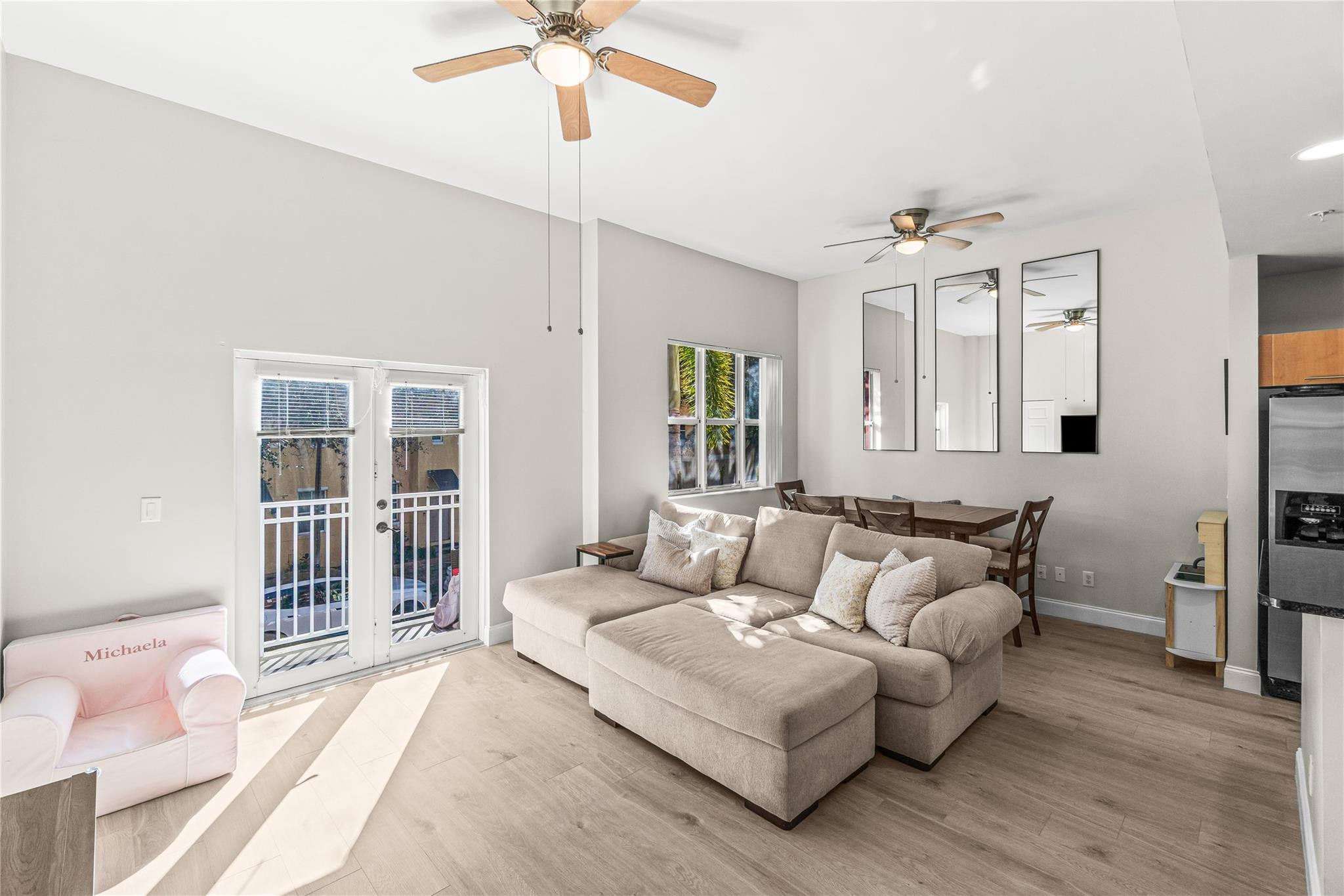 2381 Vintage Lighthouse Point, FL 33064