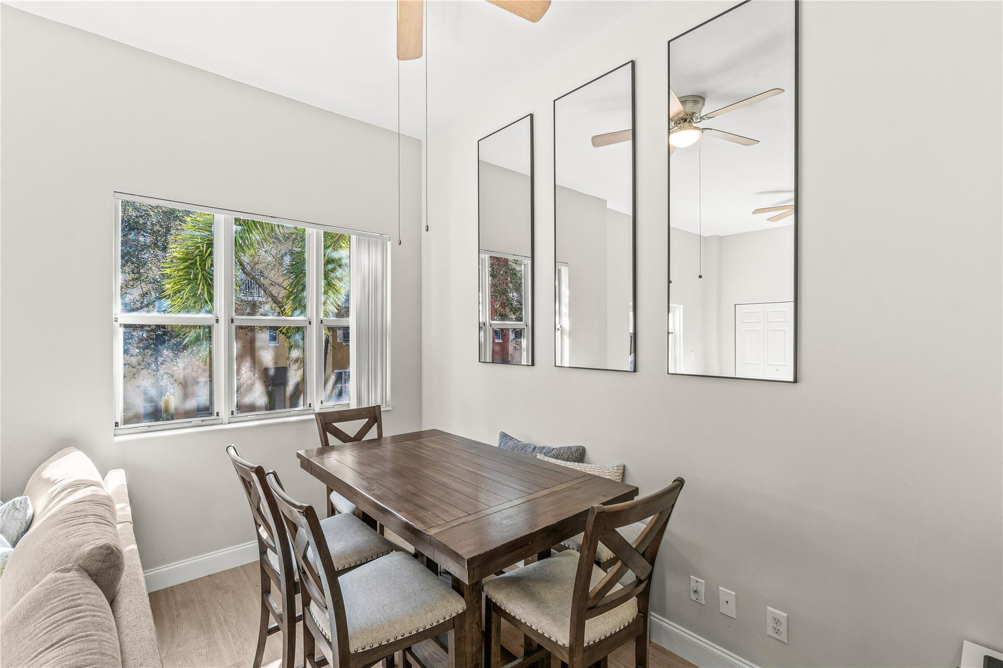 2381 Vintage Lighthouse Point, FL 33064