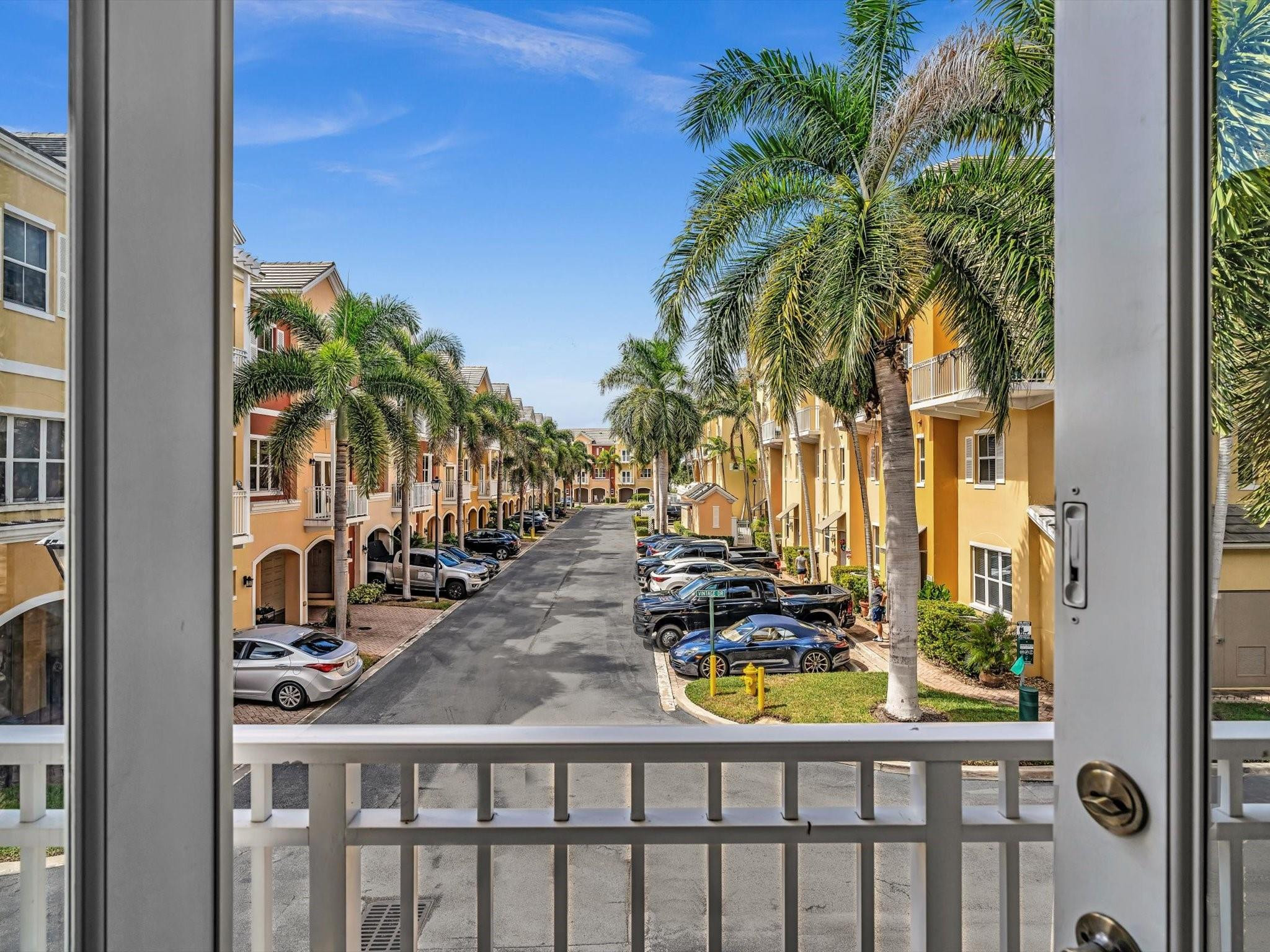 2329 Vintage Lighthouse Point, FL 33064