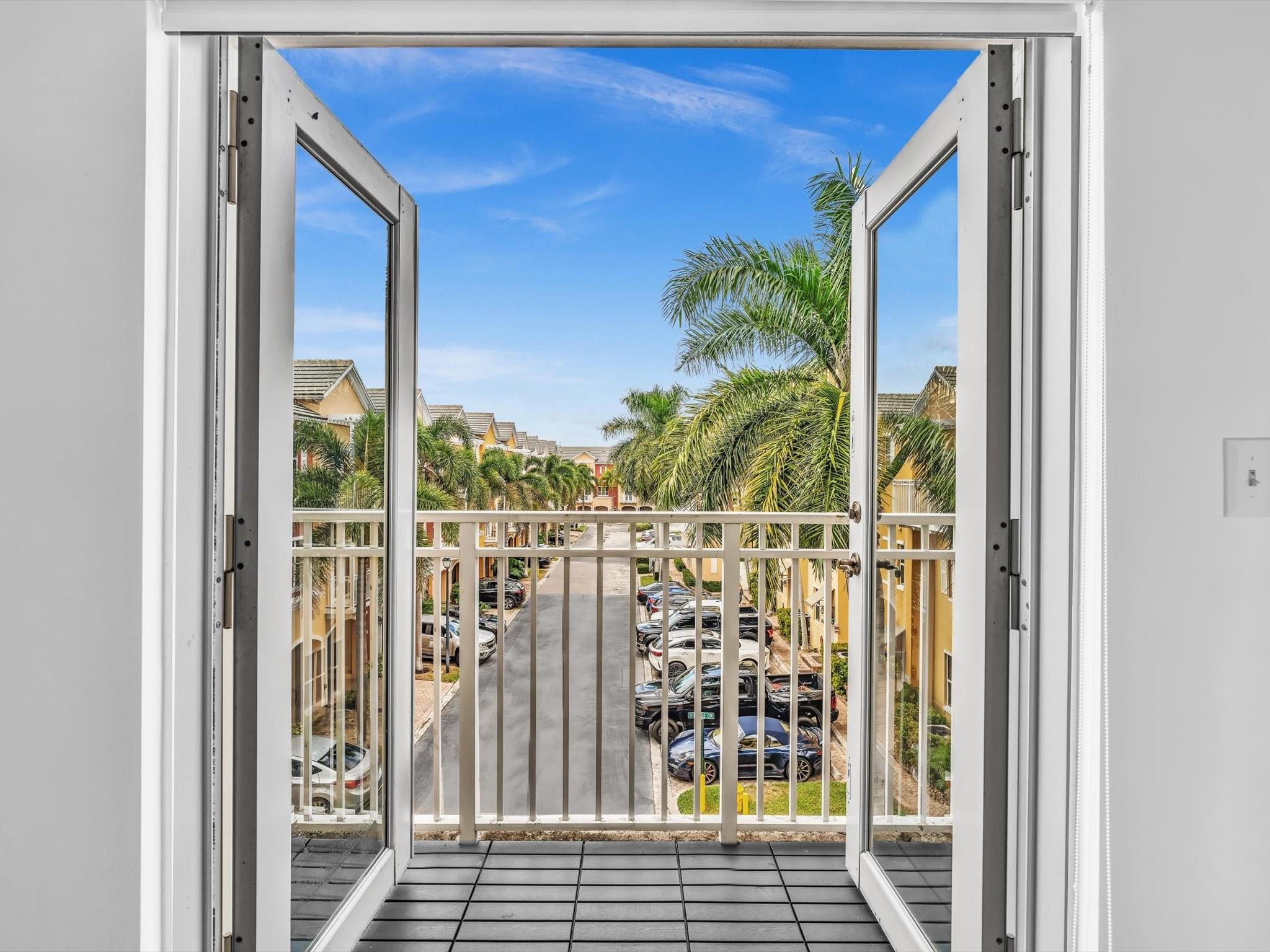 2329 Vintage Lighthouse Point, FL 33064