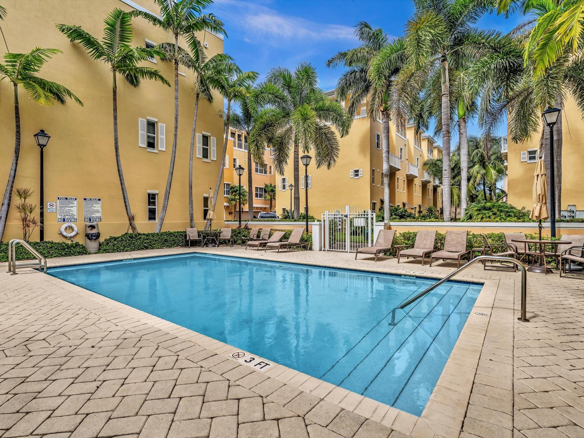 2329 Vintage Lighthouse Point, FL 33064