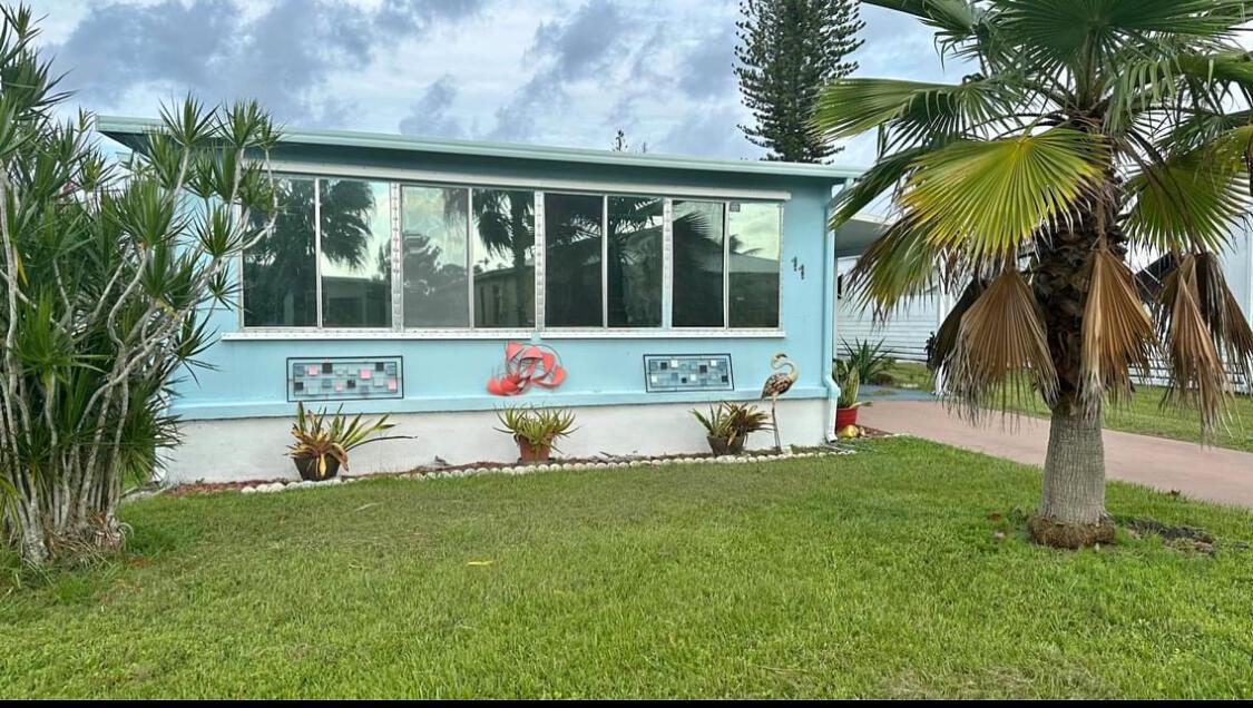 11 SE Casa Rio Rd