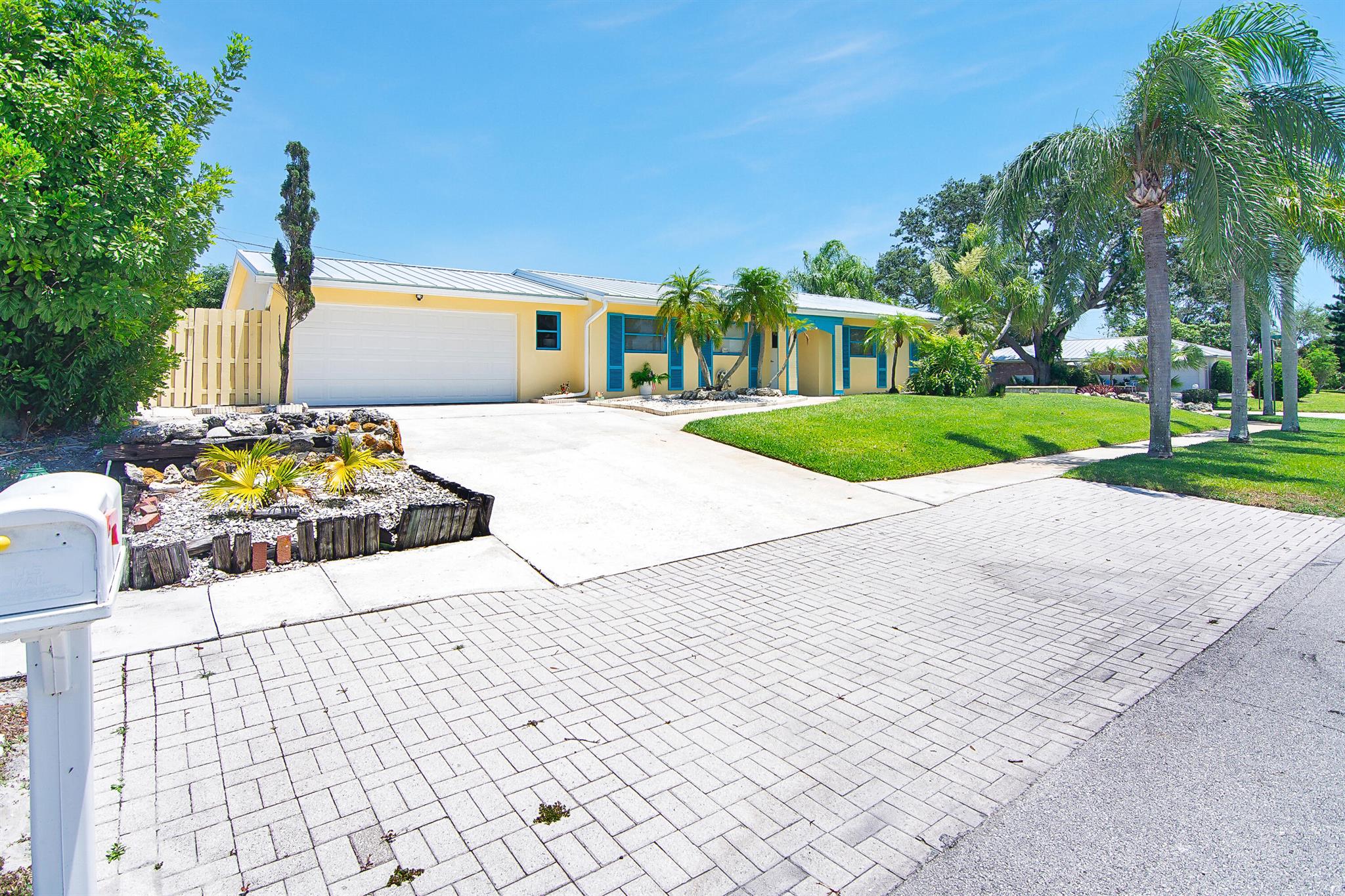 360 Saturn Ave Tequesta, FL 33469