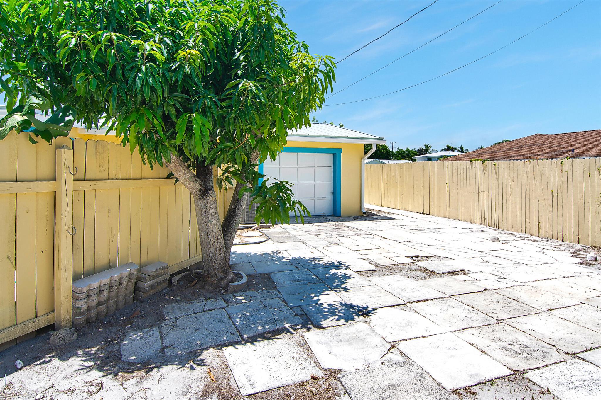 360 Saturn Ave Tequesta, FL 33469