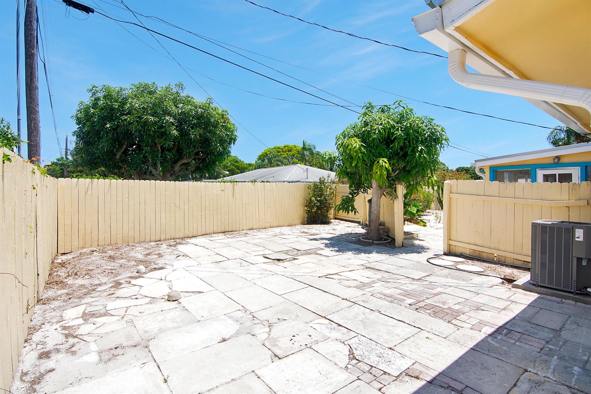 360 Saturn Ave Tequesta, FL 33469