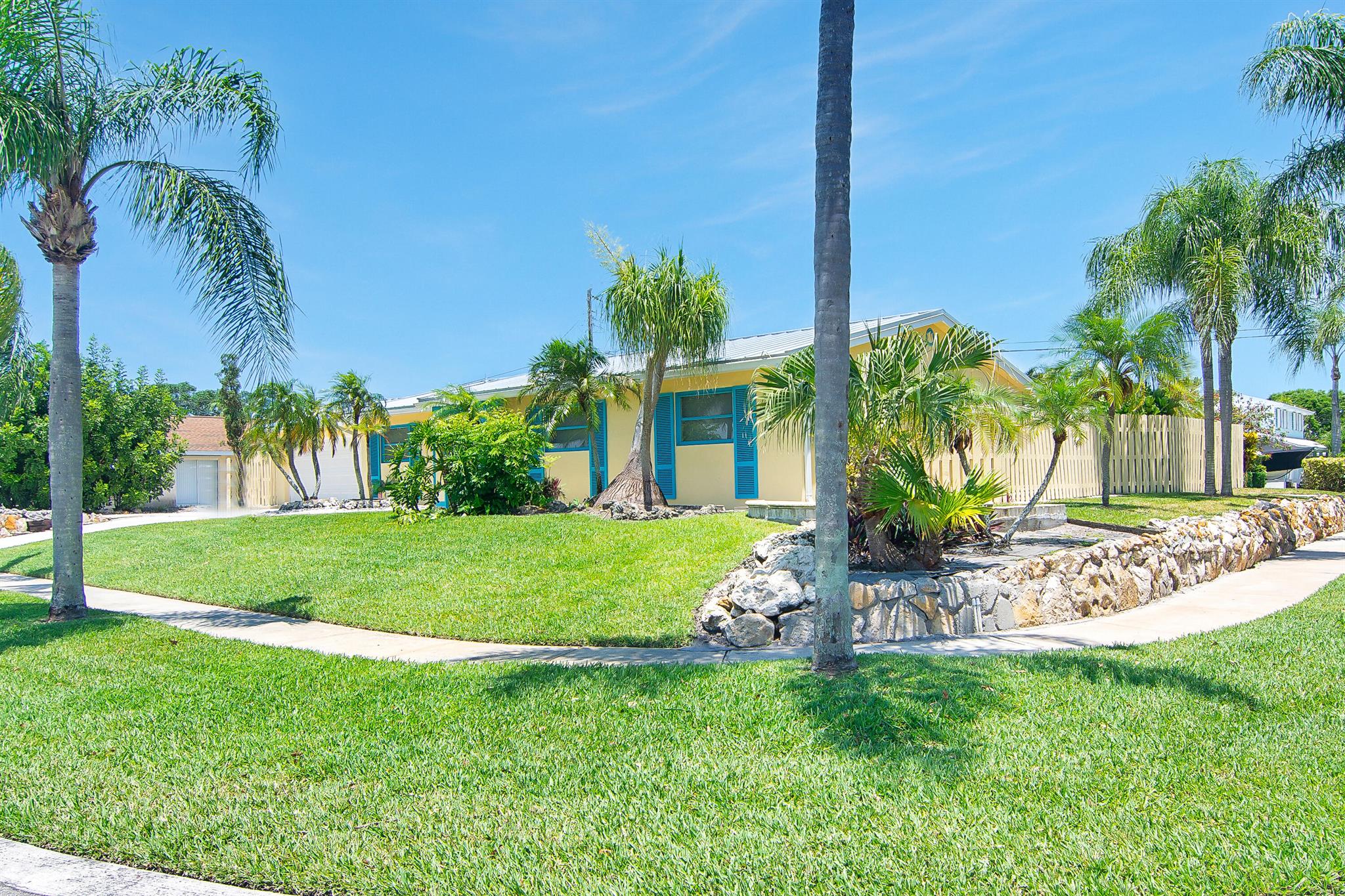 360 Saturn Ave Tequesta, FL 33469