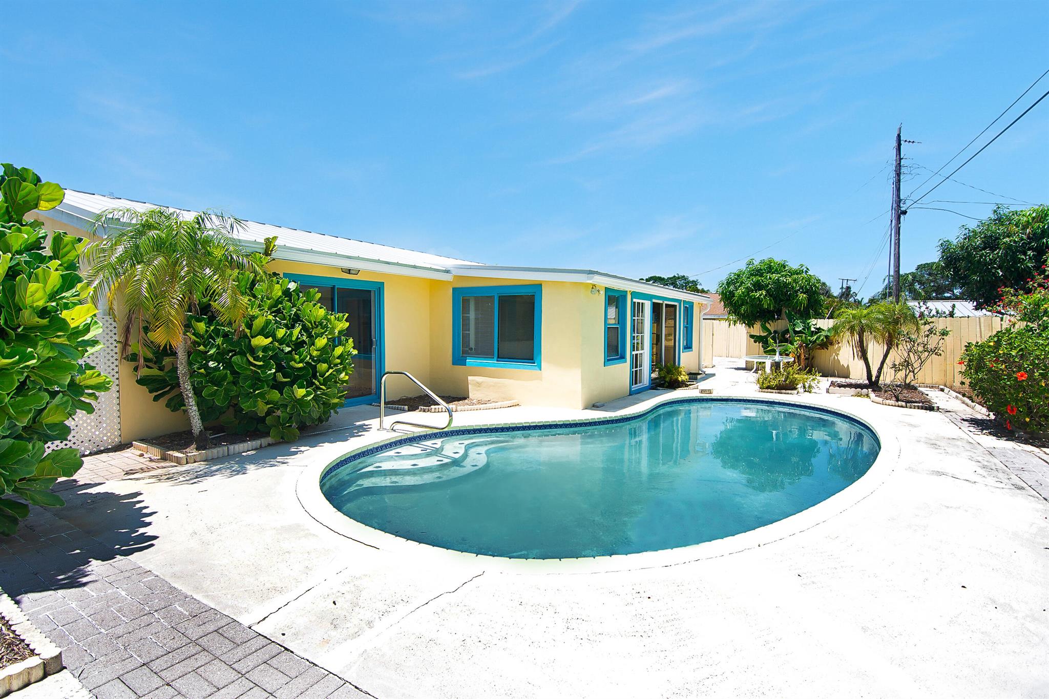 360 Saturn Ave Tequesta, FL 33469