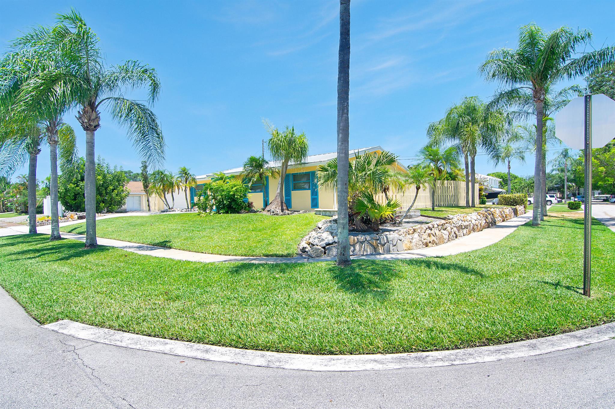 360 Saturn Ave Tequesta, FL 33469