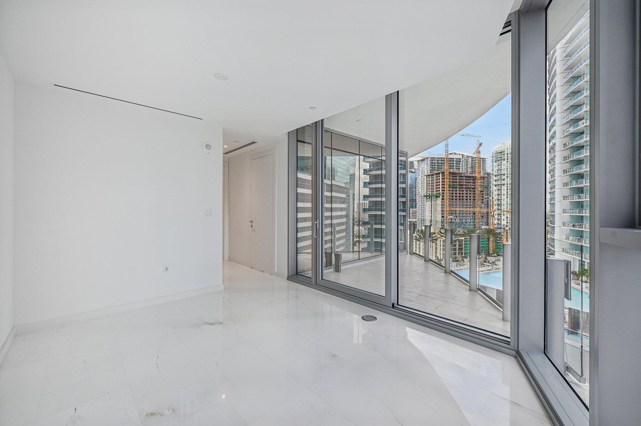 image Aston Martin Residences24