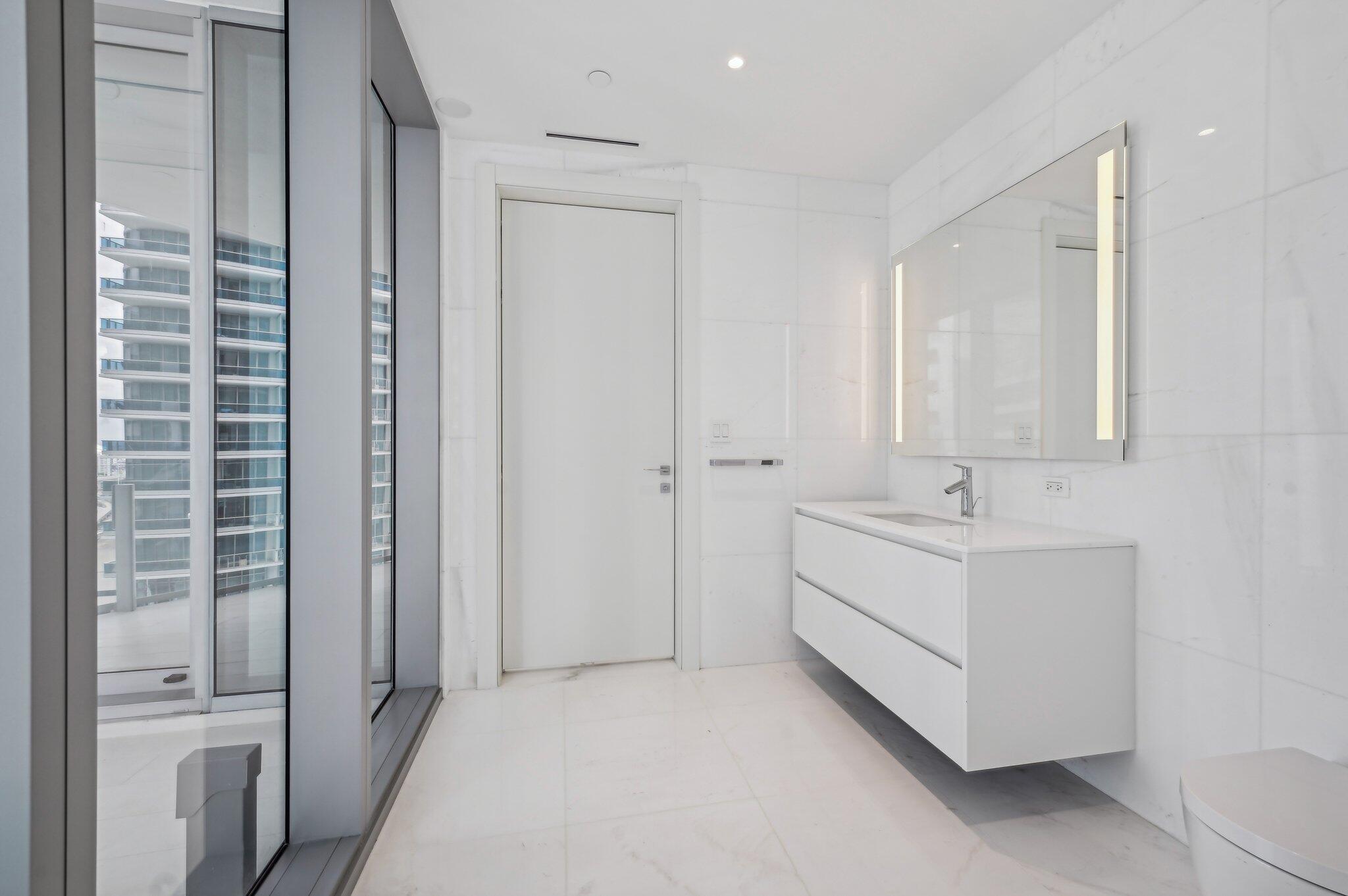image Aston Martin Residences27