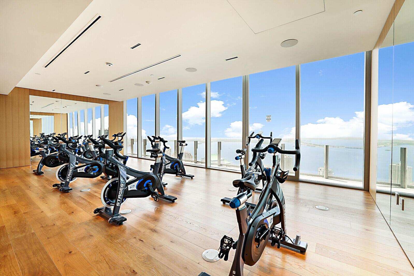 image Aston Martin Residences33