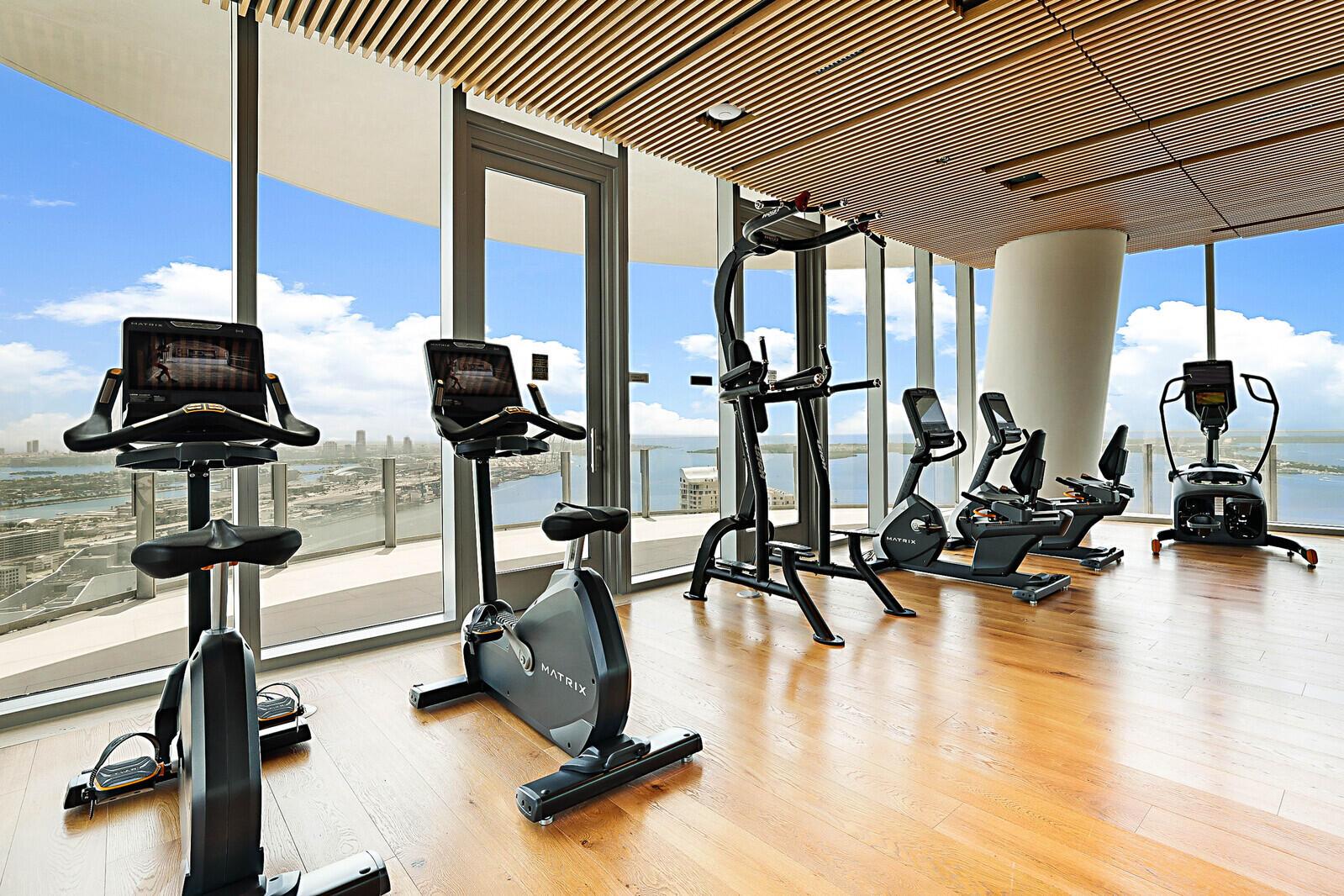 image Aston Martin Residences35