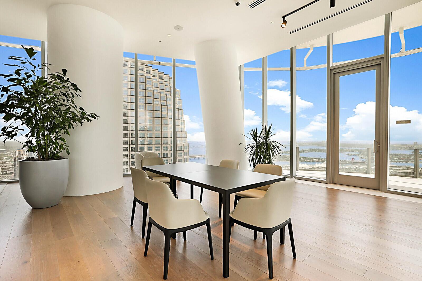 image Aston Martin Residences37
