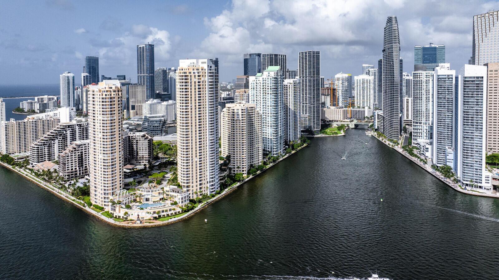image Aston Martin Residences40
