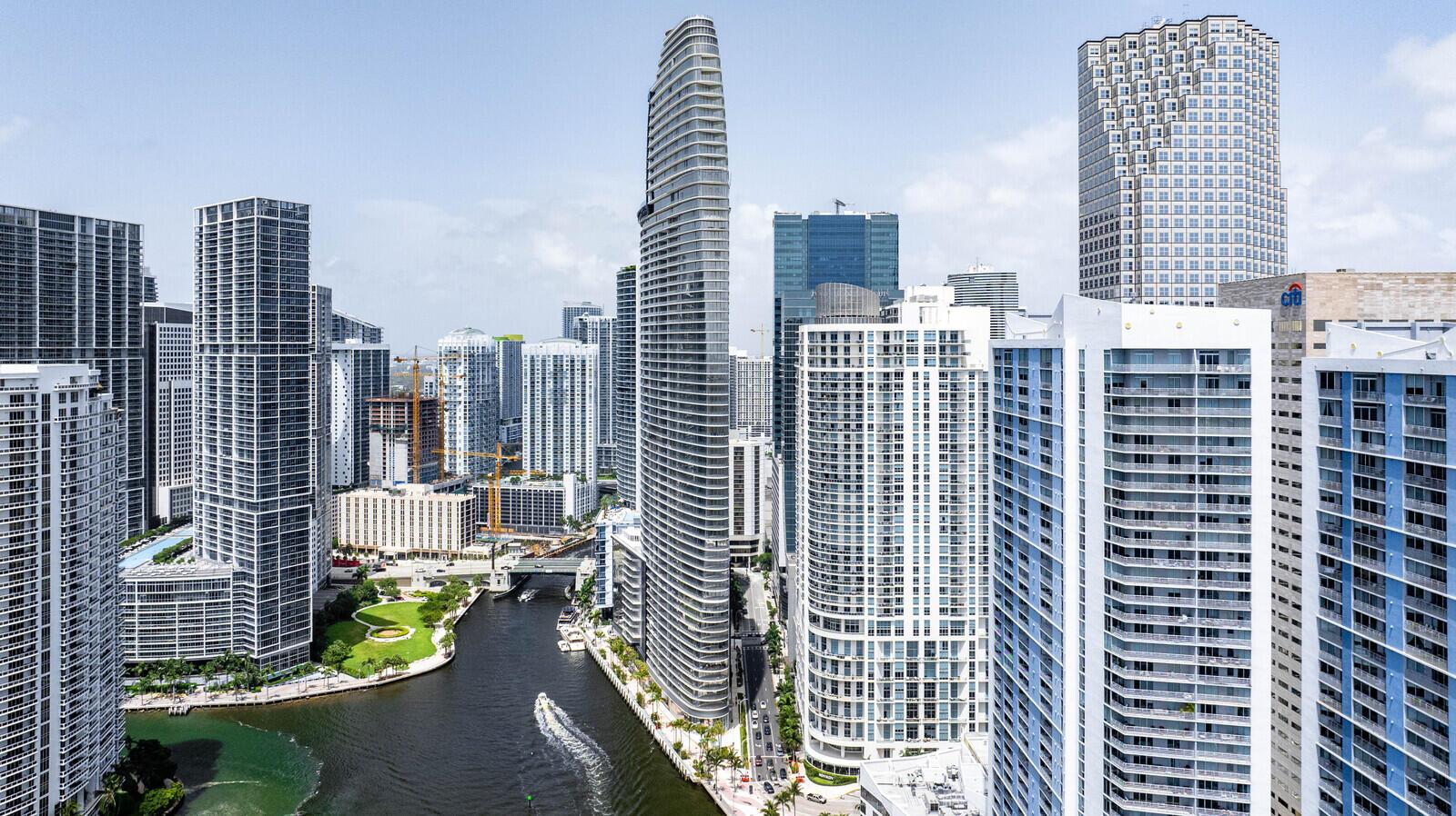 image Aston Martin Residences41