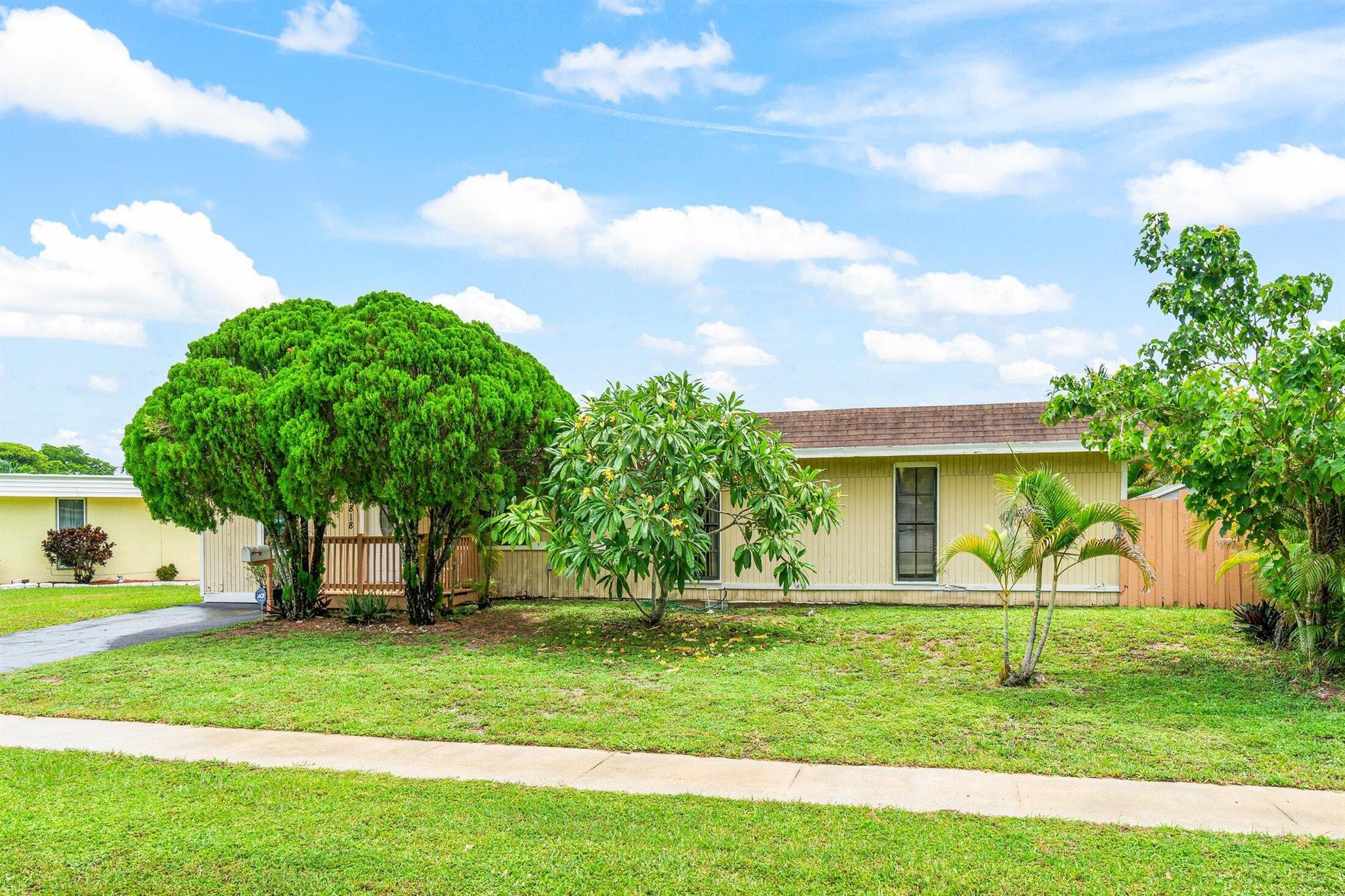 7818 NW 66th Ter