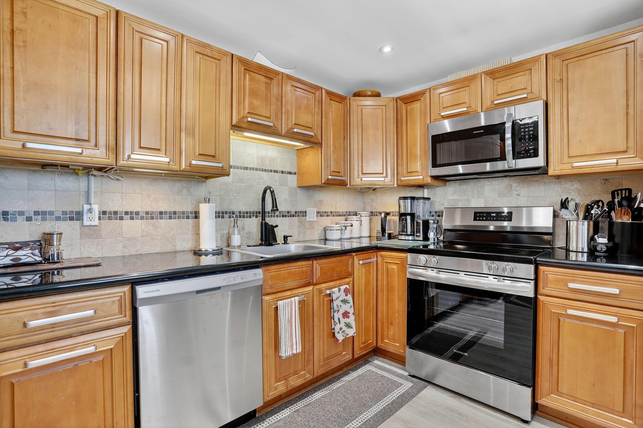 3960 Oaks Clubhouse Dr #504