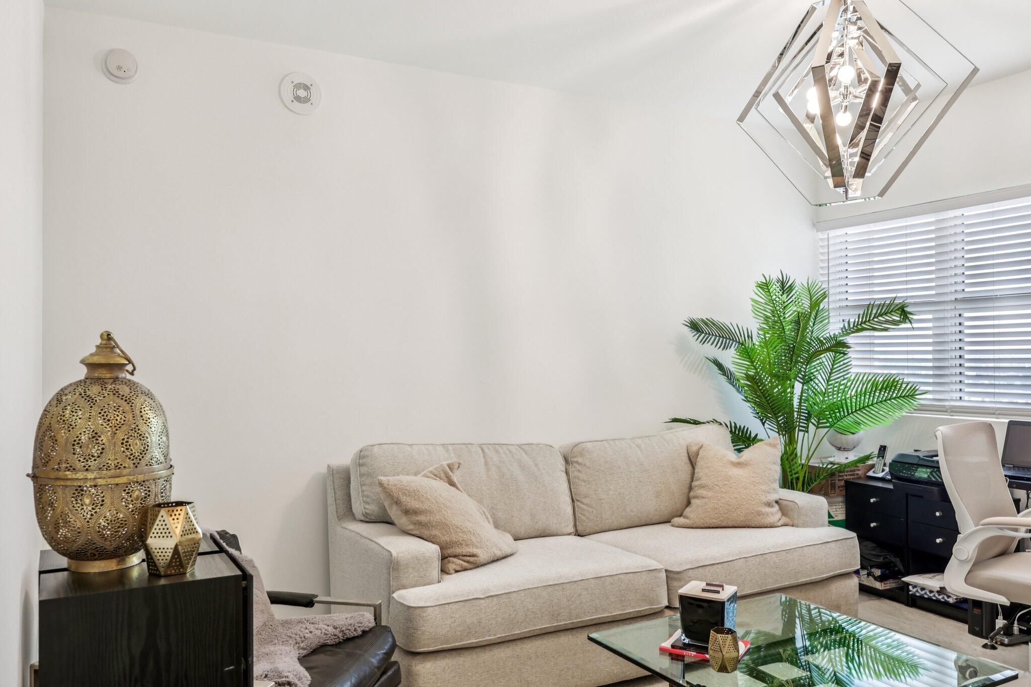 2640 Lake Shr #2008 Riviera Beach, FL 33404