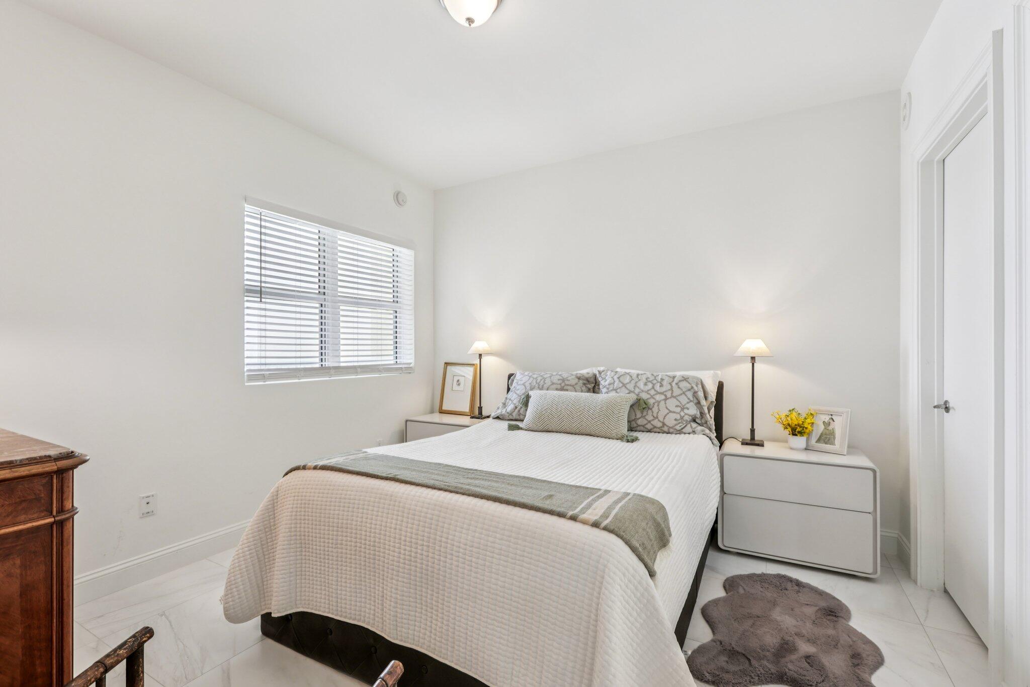 2640 Lake Shr #2008 Riviera Beach, FL 33404