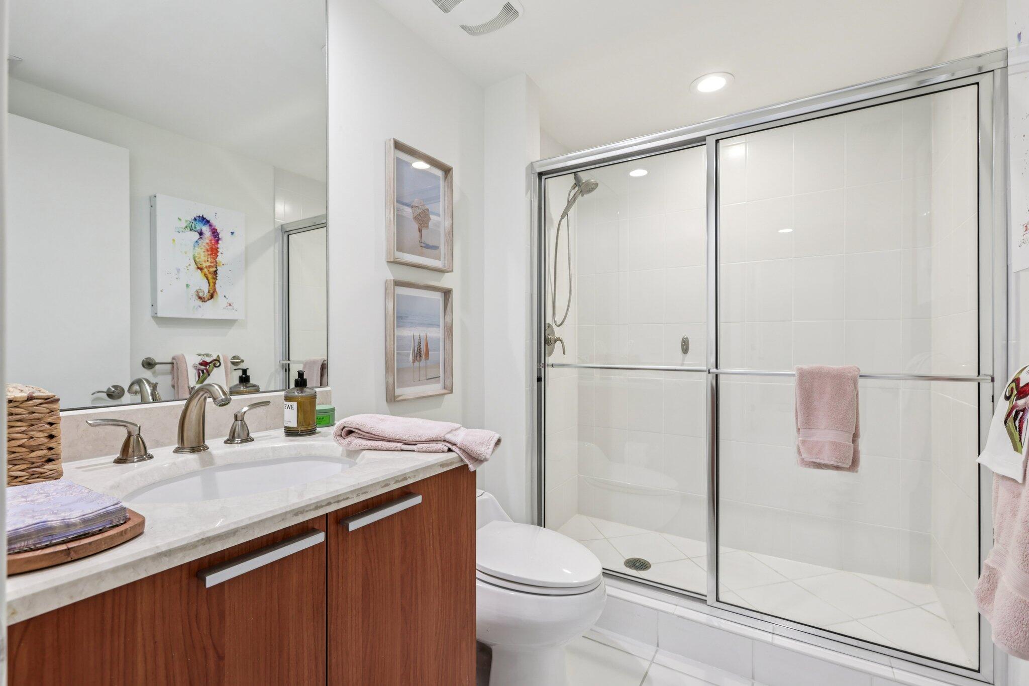 2640 Lake Shr #2008 Riviera Beach, FL 33404