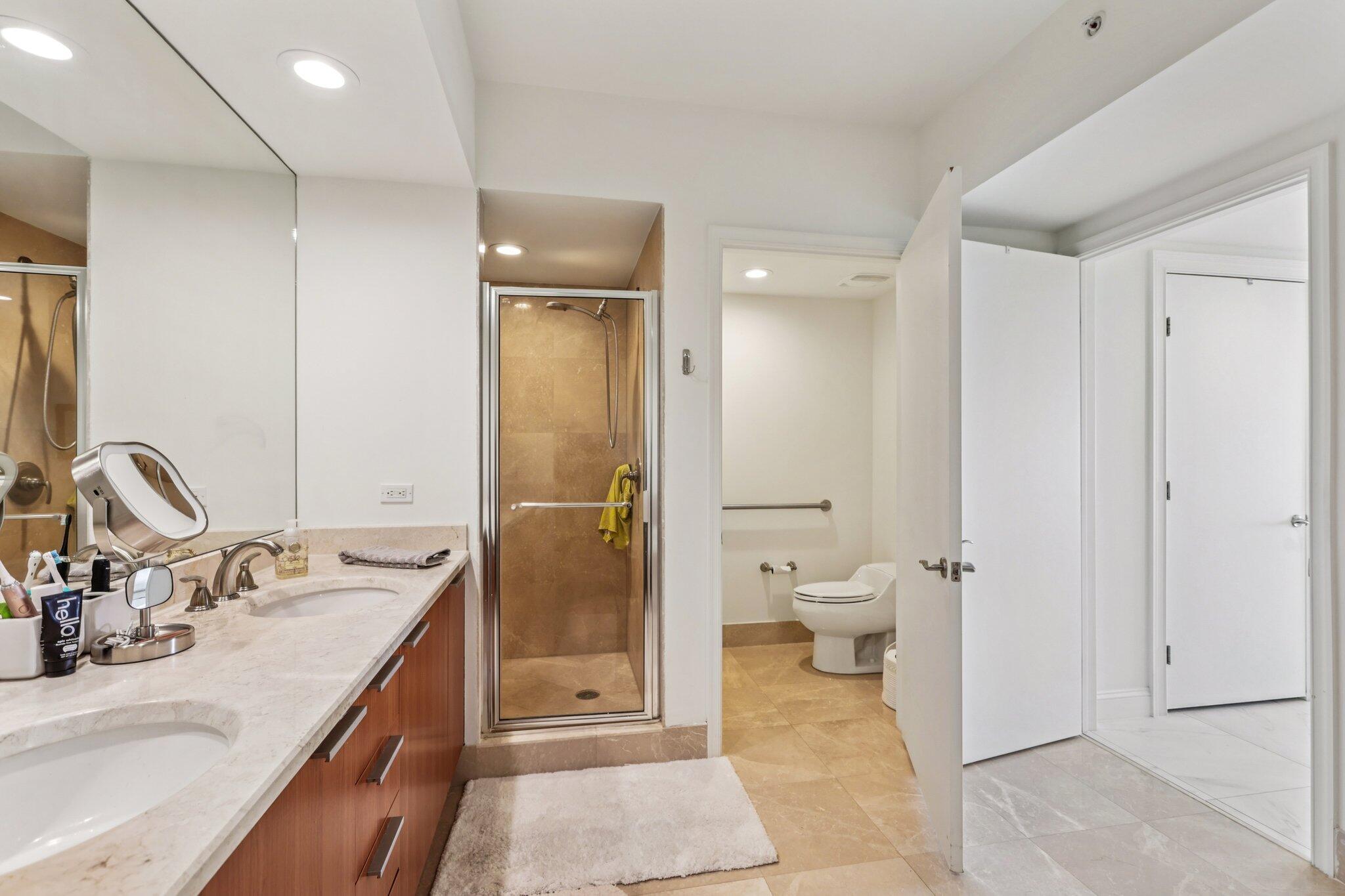 2640 Lake Shr #2008 Riviera Beach, FL 33404