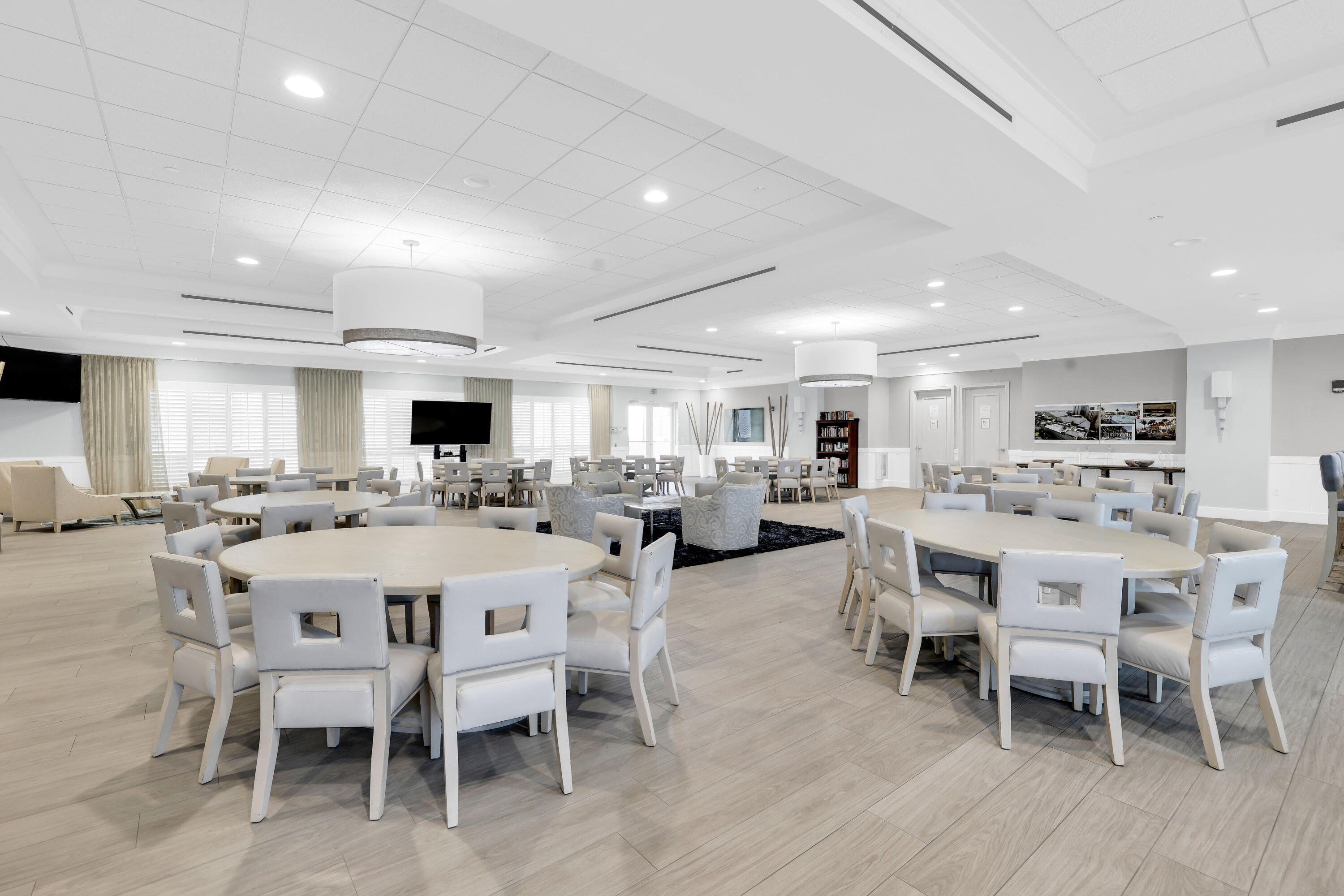 2640 Lake Shr #2008 Riviera Beach, FL 33404