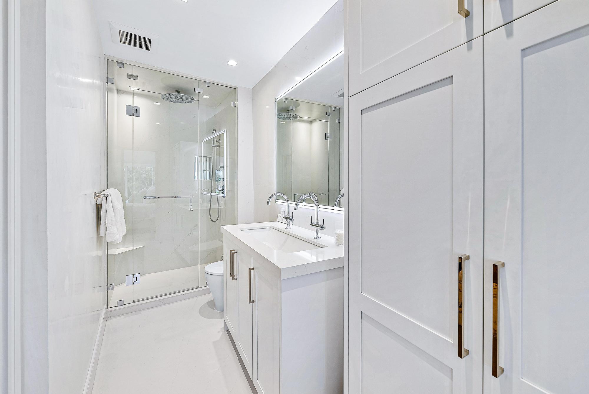 389 S Lake Dr #2g Palm Beach, FL 33480