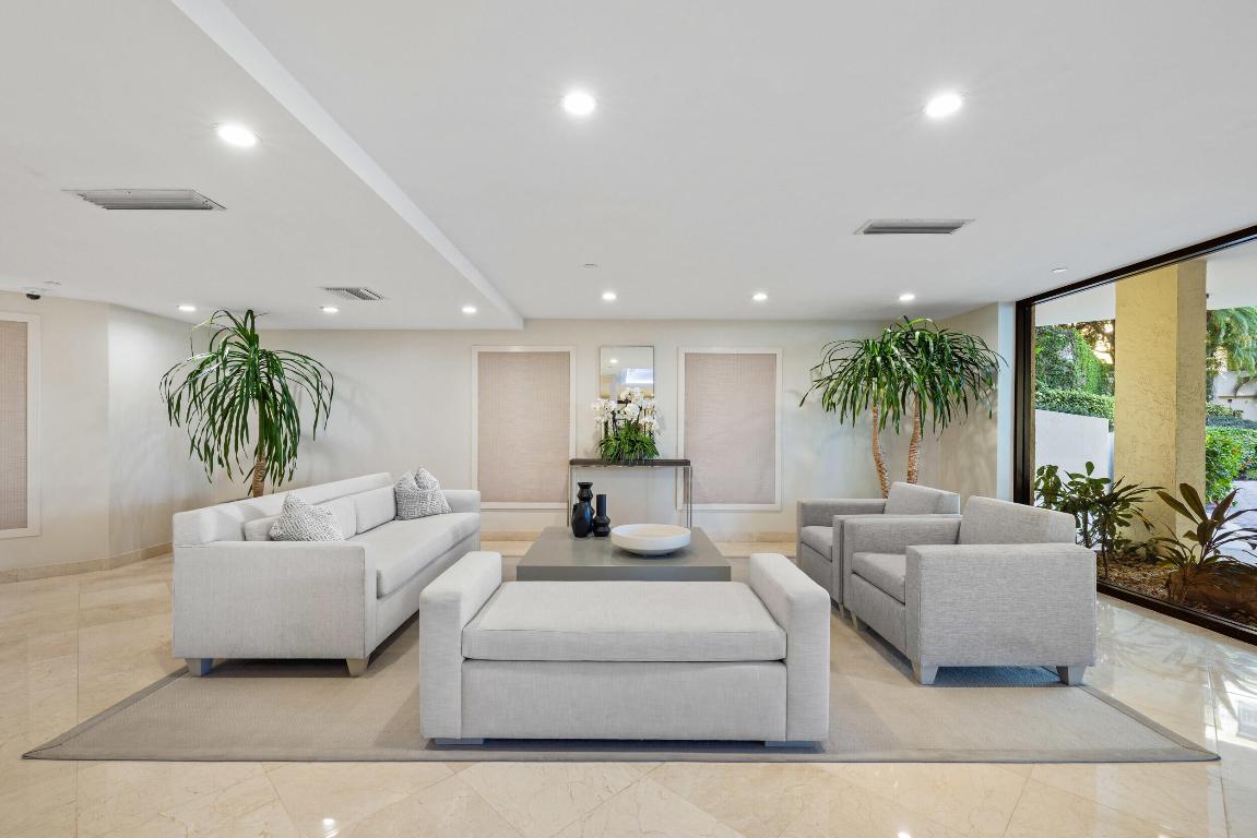 2778 S Ocean Blvd #203s Palm Beach, FL 33480