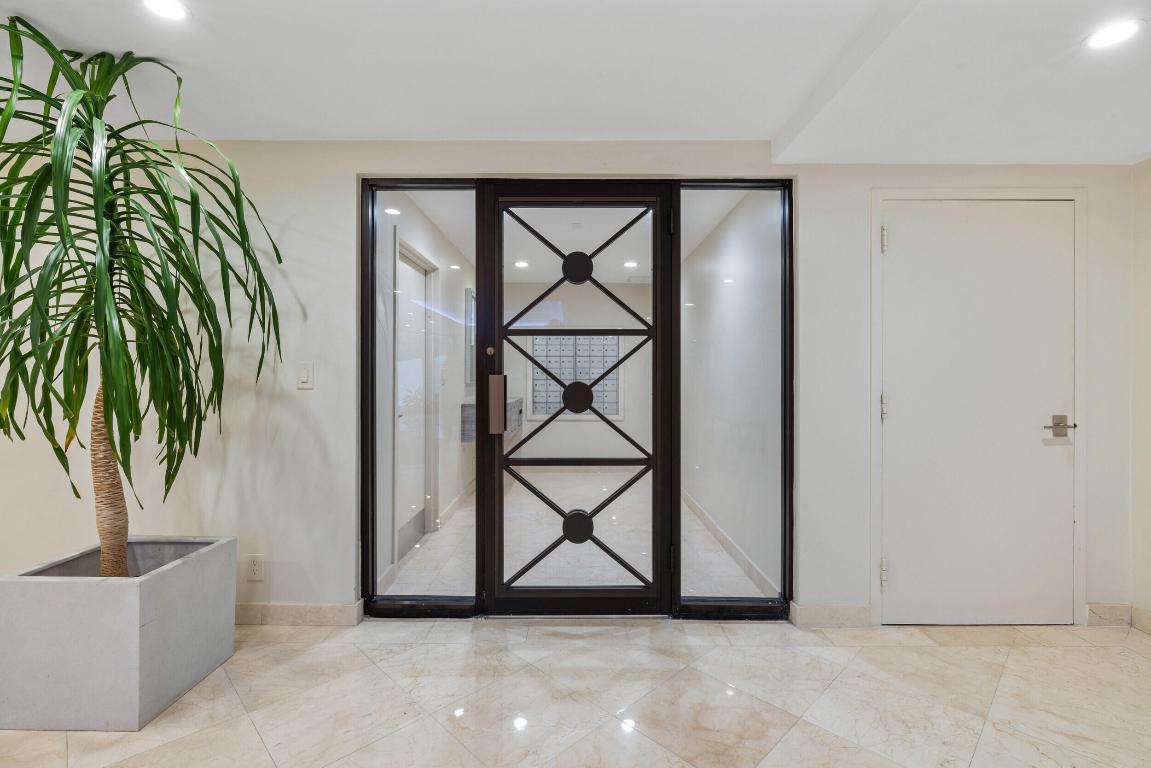 2778 S Ocean Blvd #203s Palm Beach, FL 33480