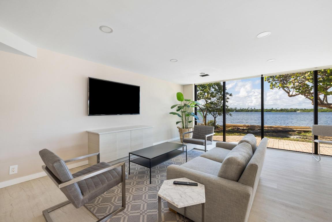 2778 S Ocean Blvd #203s Palm Beach, FL 33480