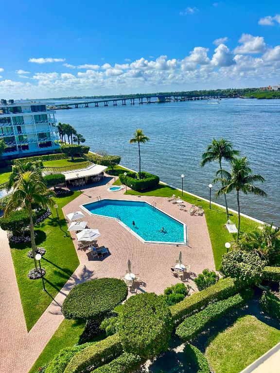 2778 S Ocean Blvd #203s Palm Beach, FL 33480