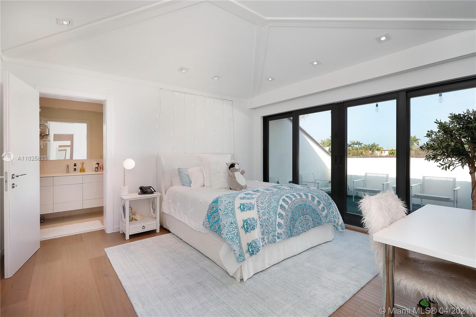 9375 Balada St Coral Gables, FL 33156