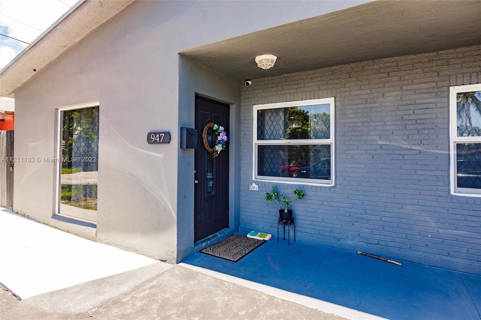 945 SW 16th St