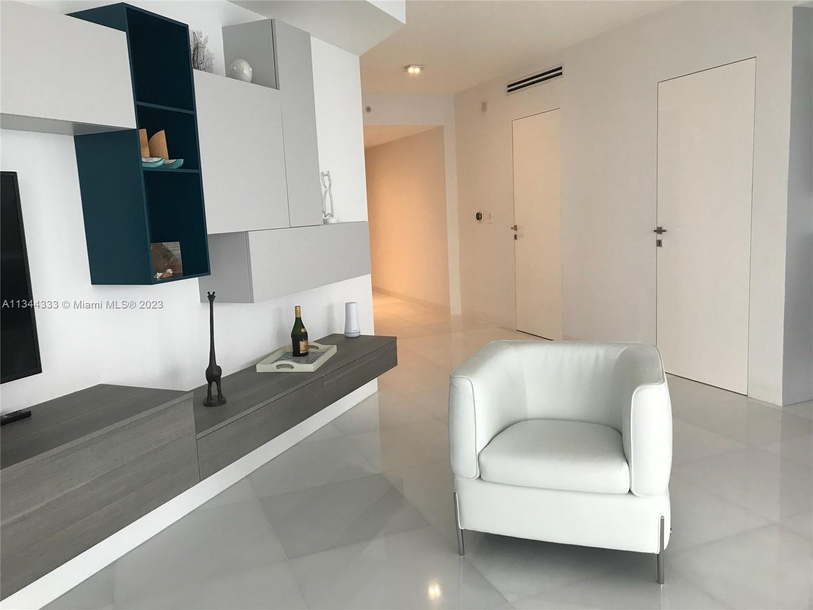 image Akoya8