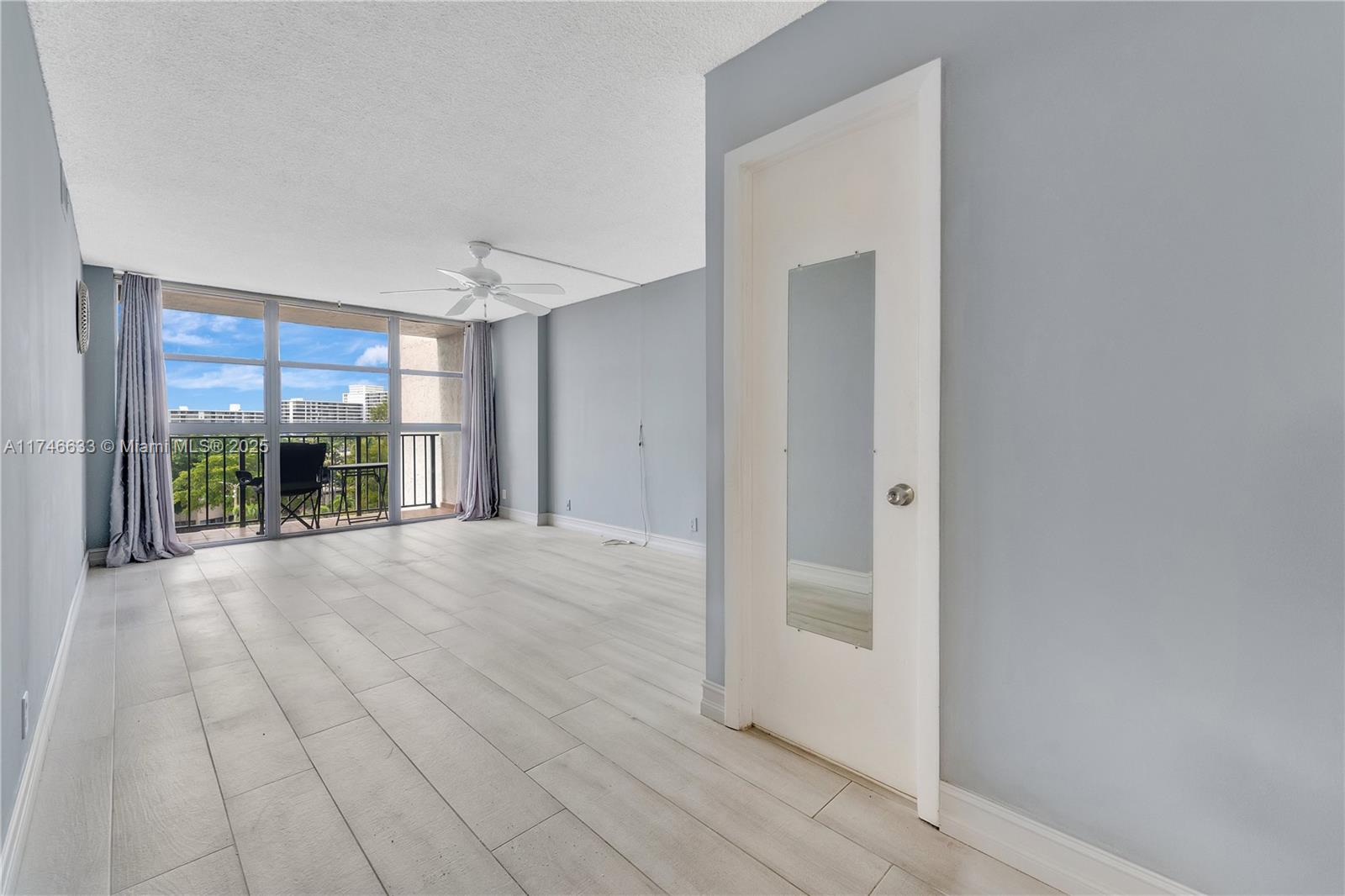 image Towers Of Oceanview Condo9