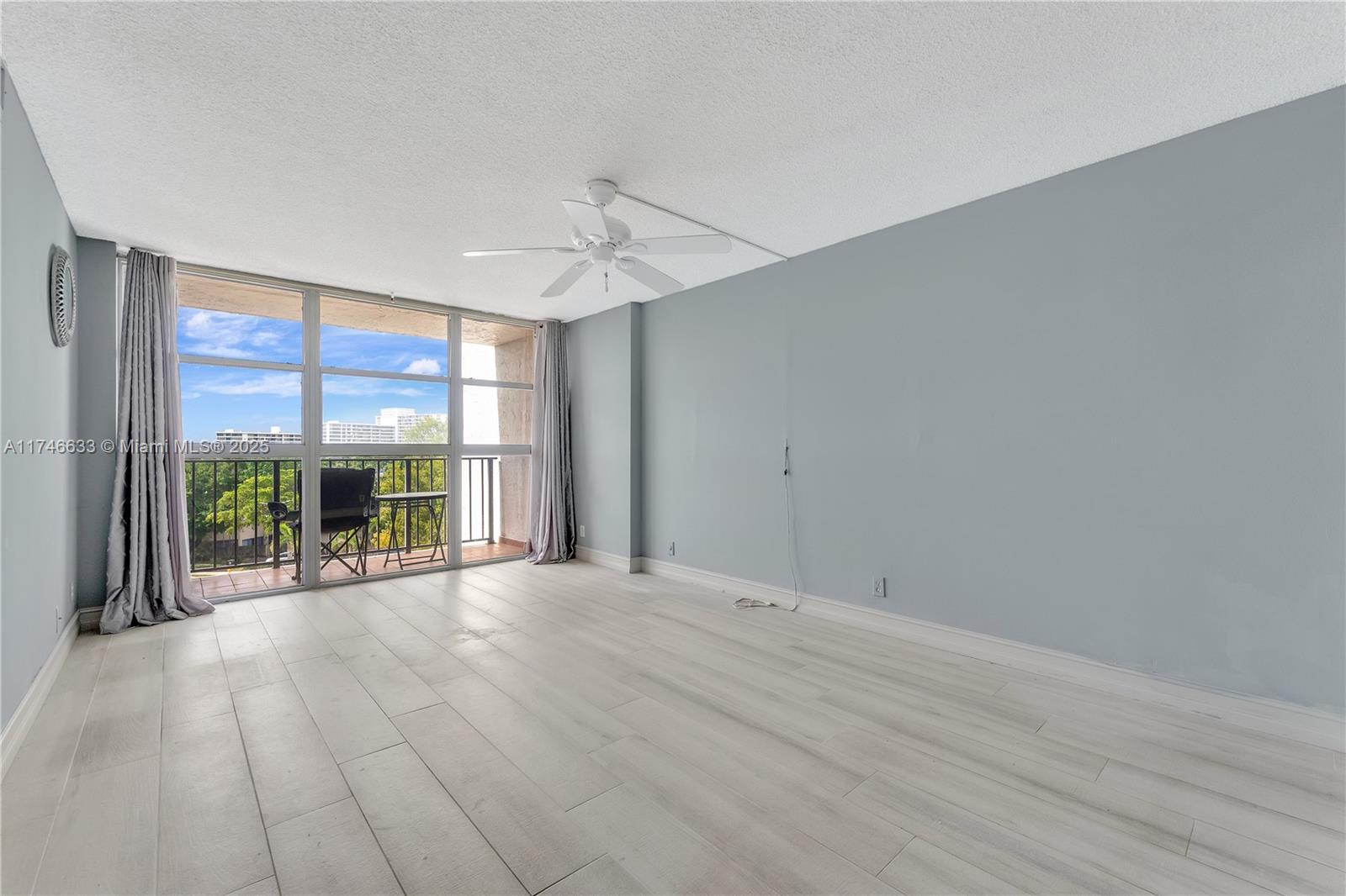 image Towers Of Oceanview Condo10