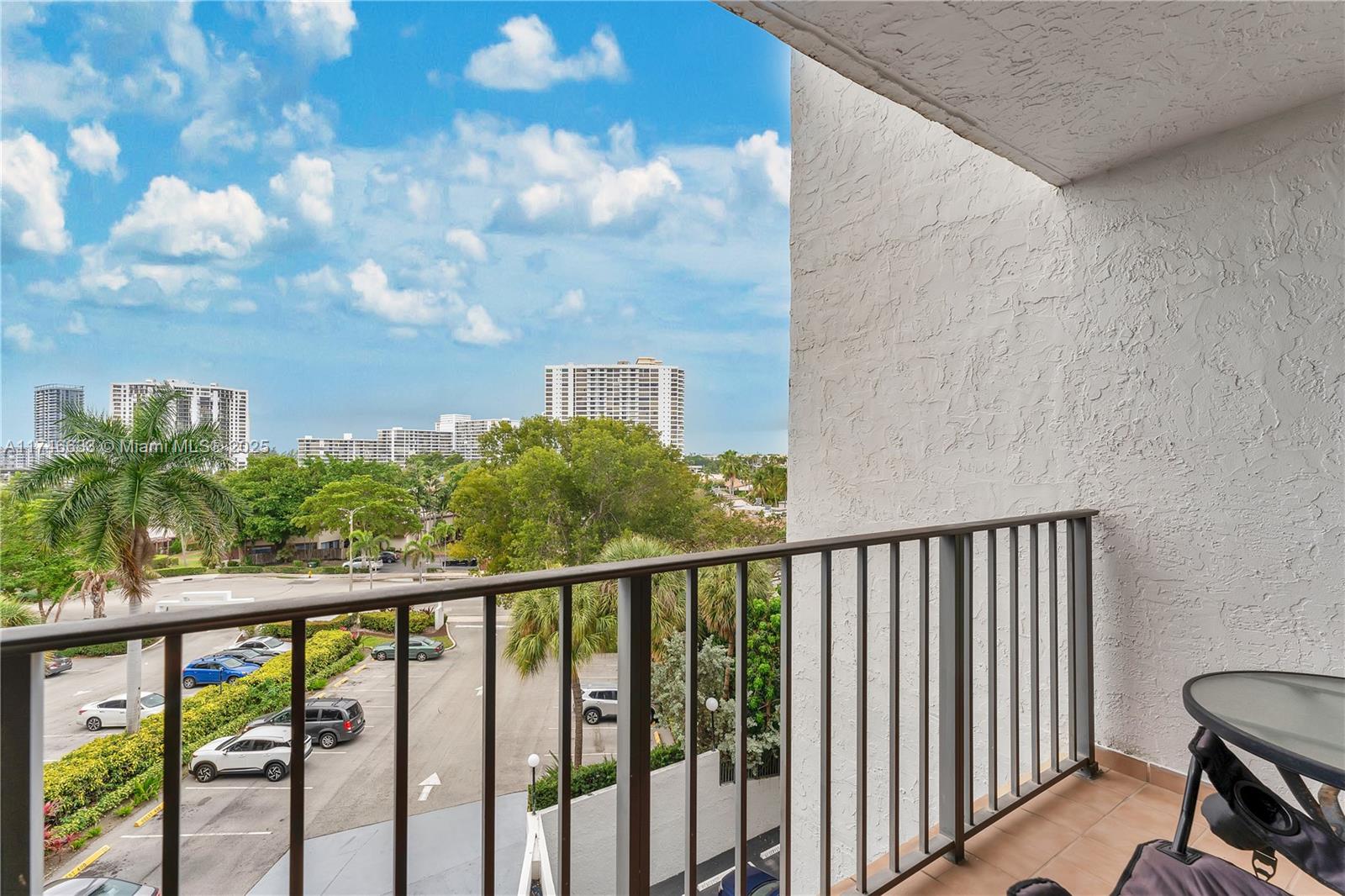 image Towers Of Oceanview Condo17
