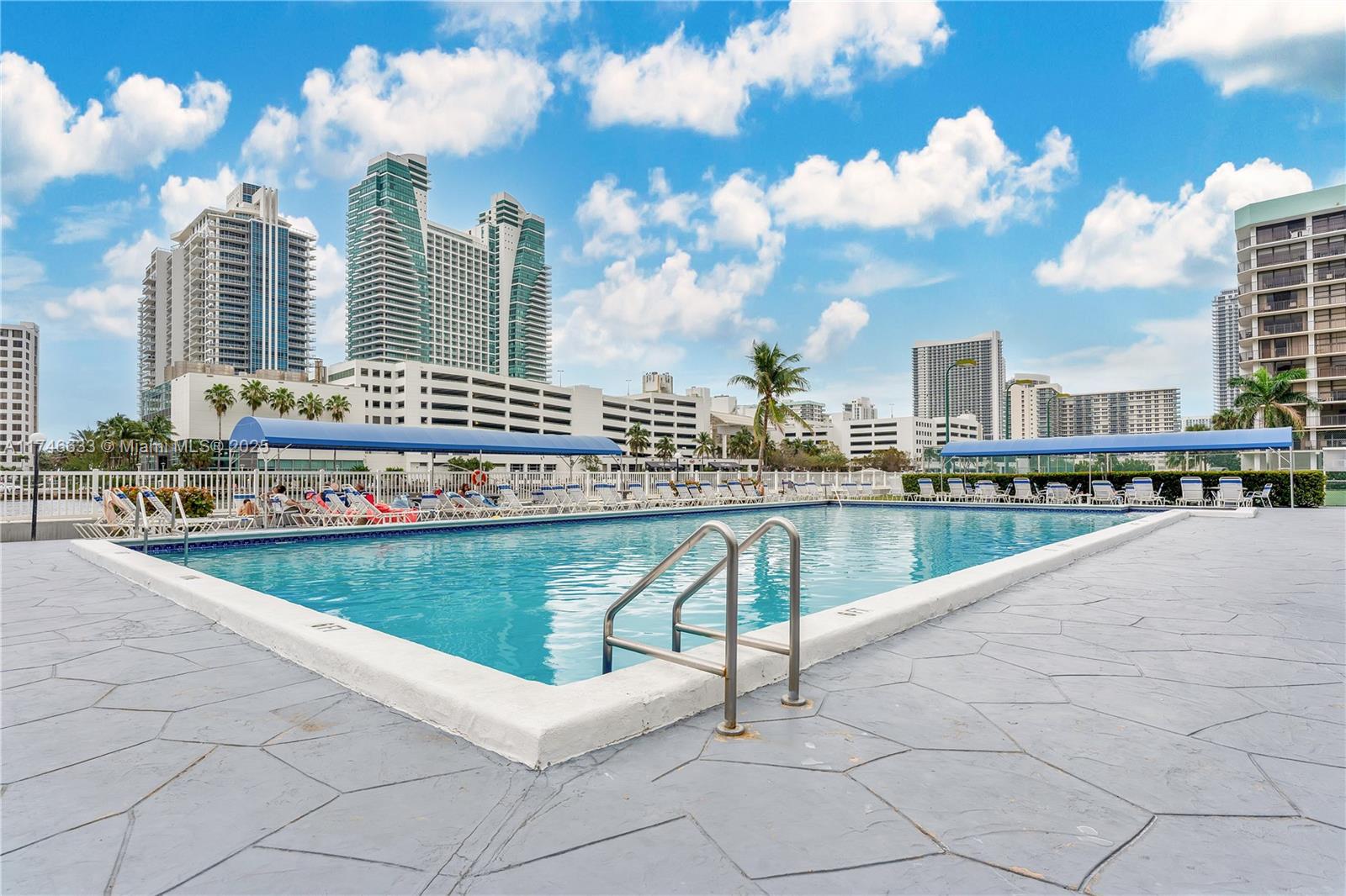 image Towers Of Oceanview Condo20
