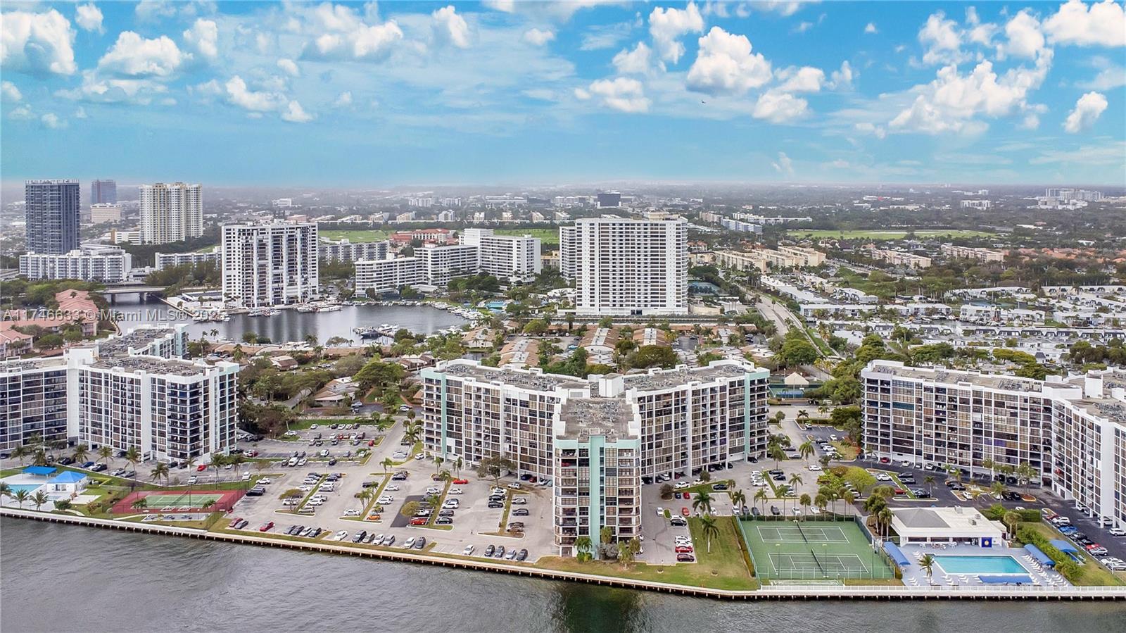image Towers Of Oceanview Condo42
