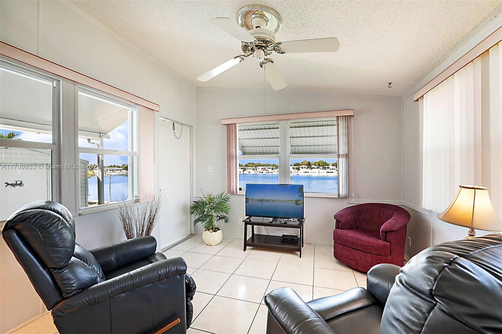 102 Lake Shr Dr,Pembroke Park, FL 33009