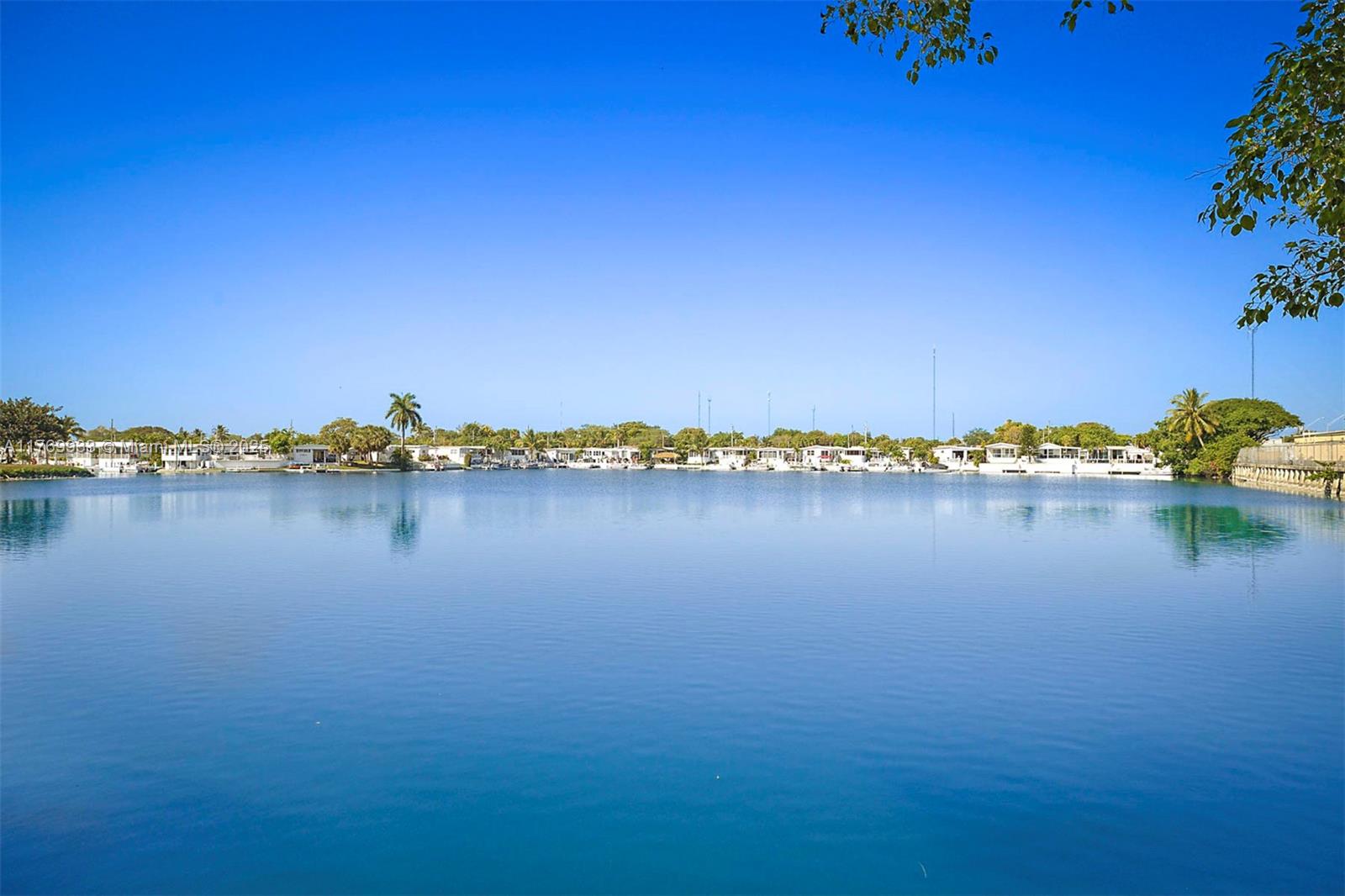 102 Lake Shr Dr,Pembroke Park, FL 33009