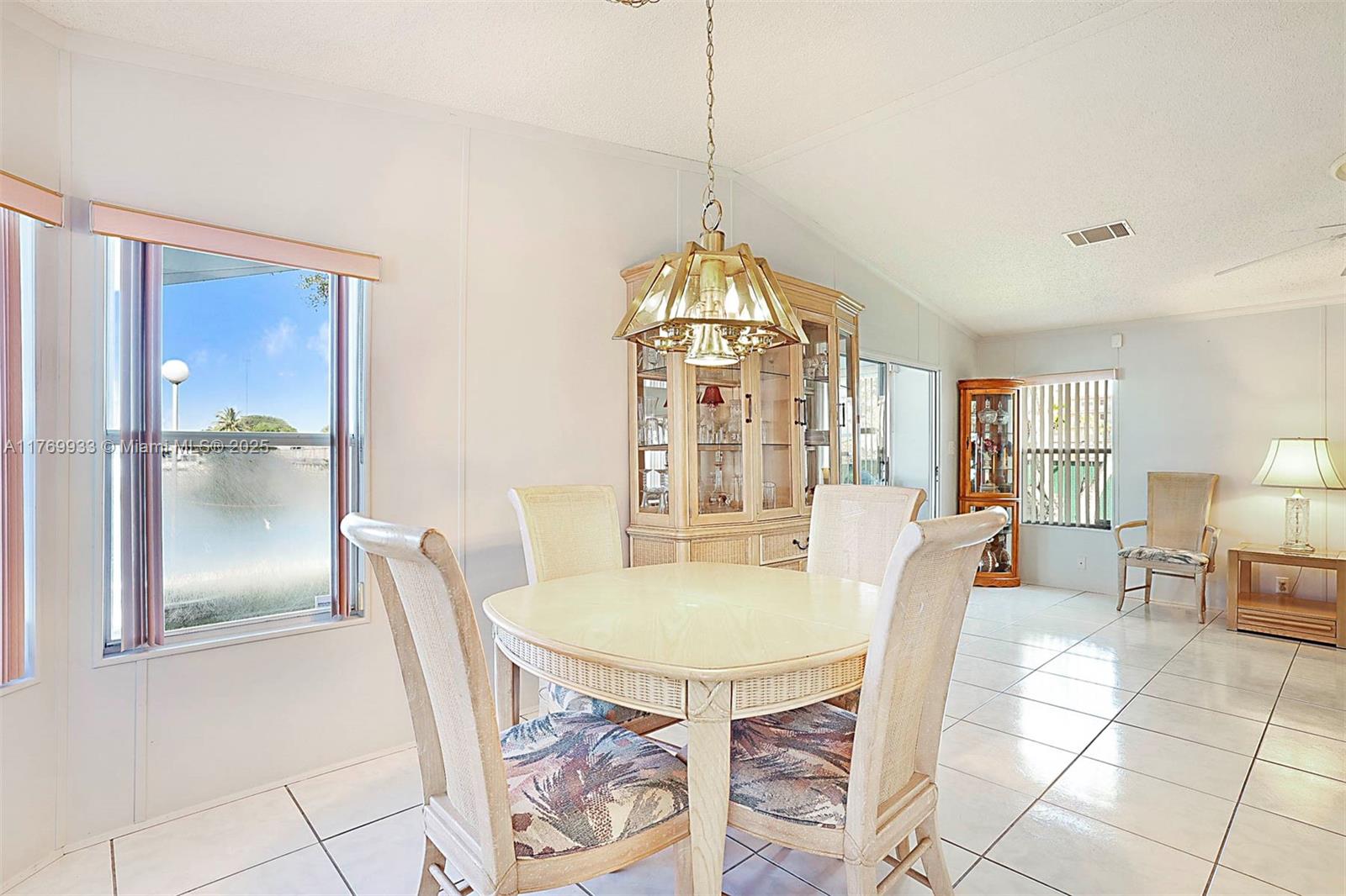 102 Lake Shr Dr,Pembroke Park, FL 33009