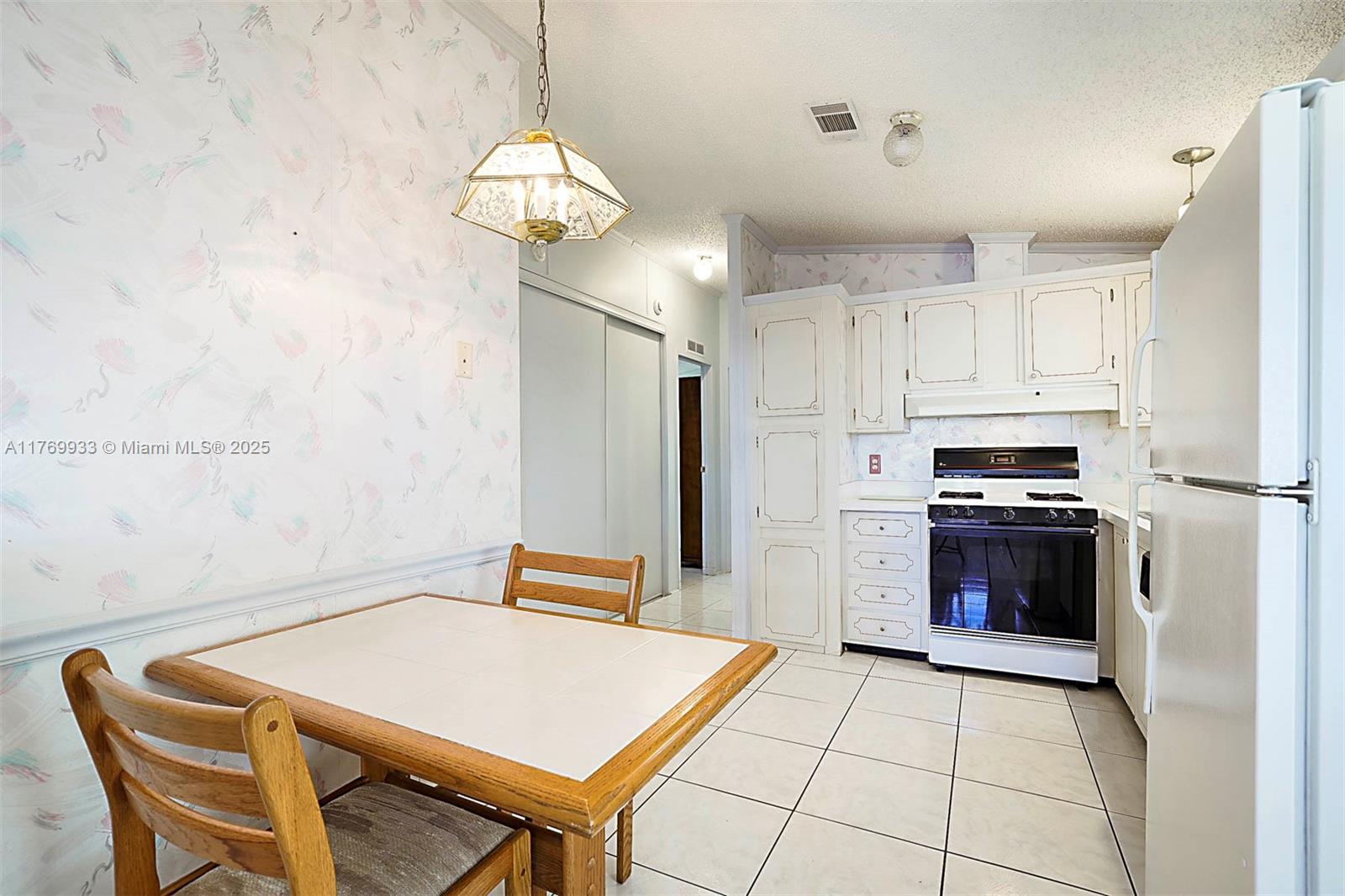 102 Lake Shr Dr,Pembroke Park, FL 33009