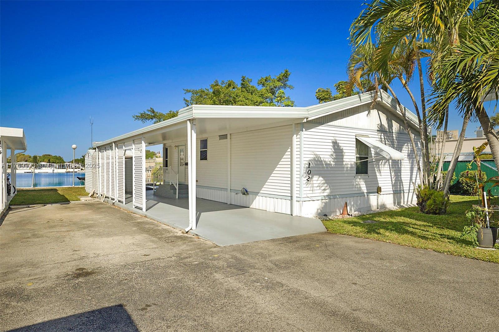 102 Lake Shr Dr,Pembroke Park, FL 33009