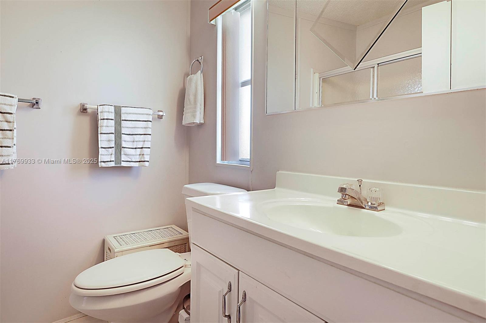 102 Lake Shr Dr,Pembroke Park, FL 33009