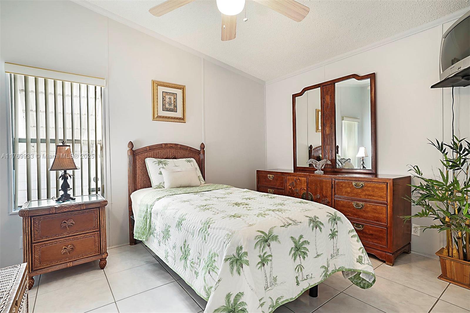 102 Lake Shr Dr,Pembroke Park, FL 33009