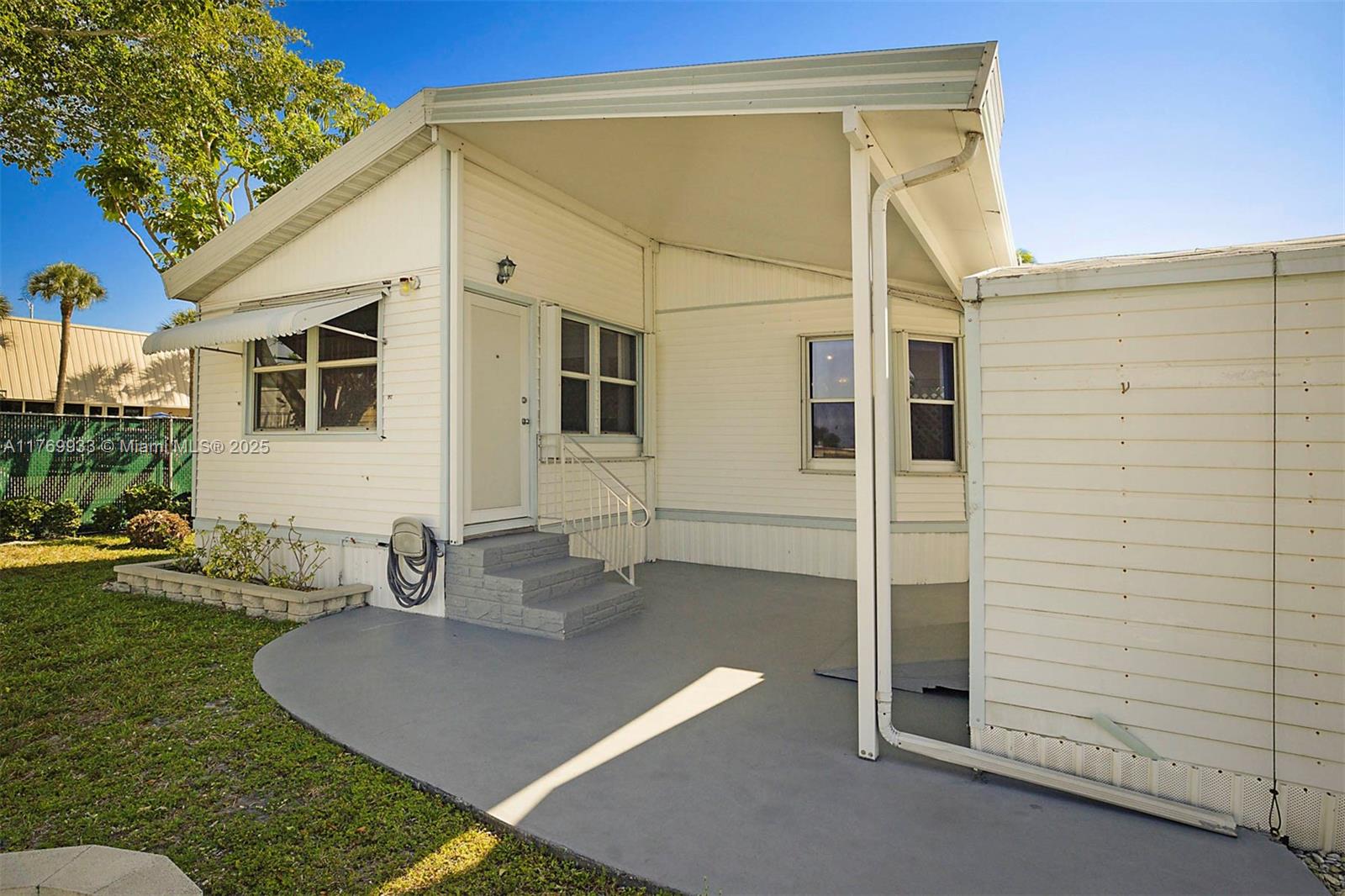 102 Lake Shr Dr,Pembroke Park, FL 33009