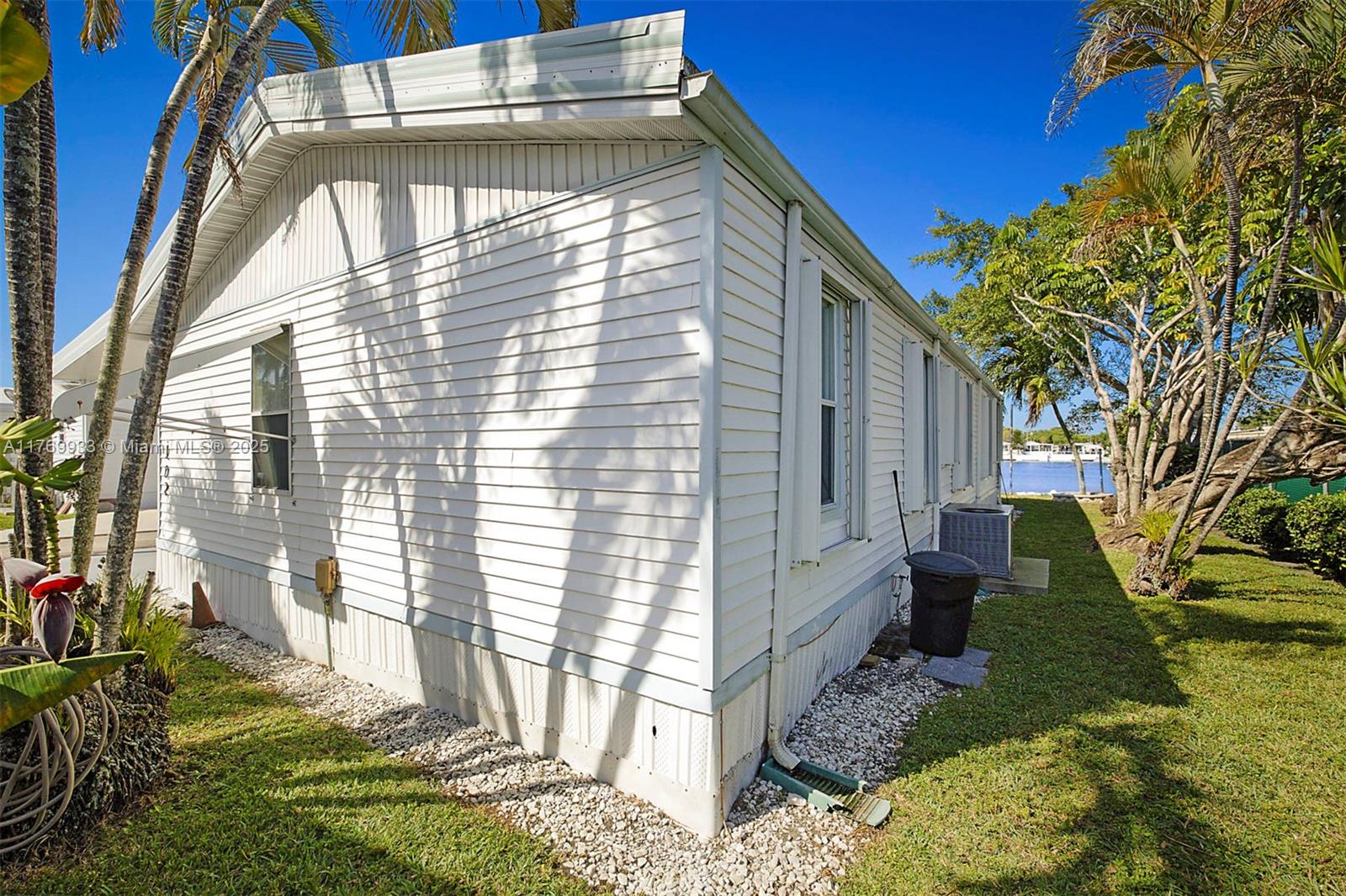 102 Lake Shr Dr,Pembroke Park, FL 33009