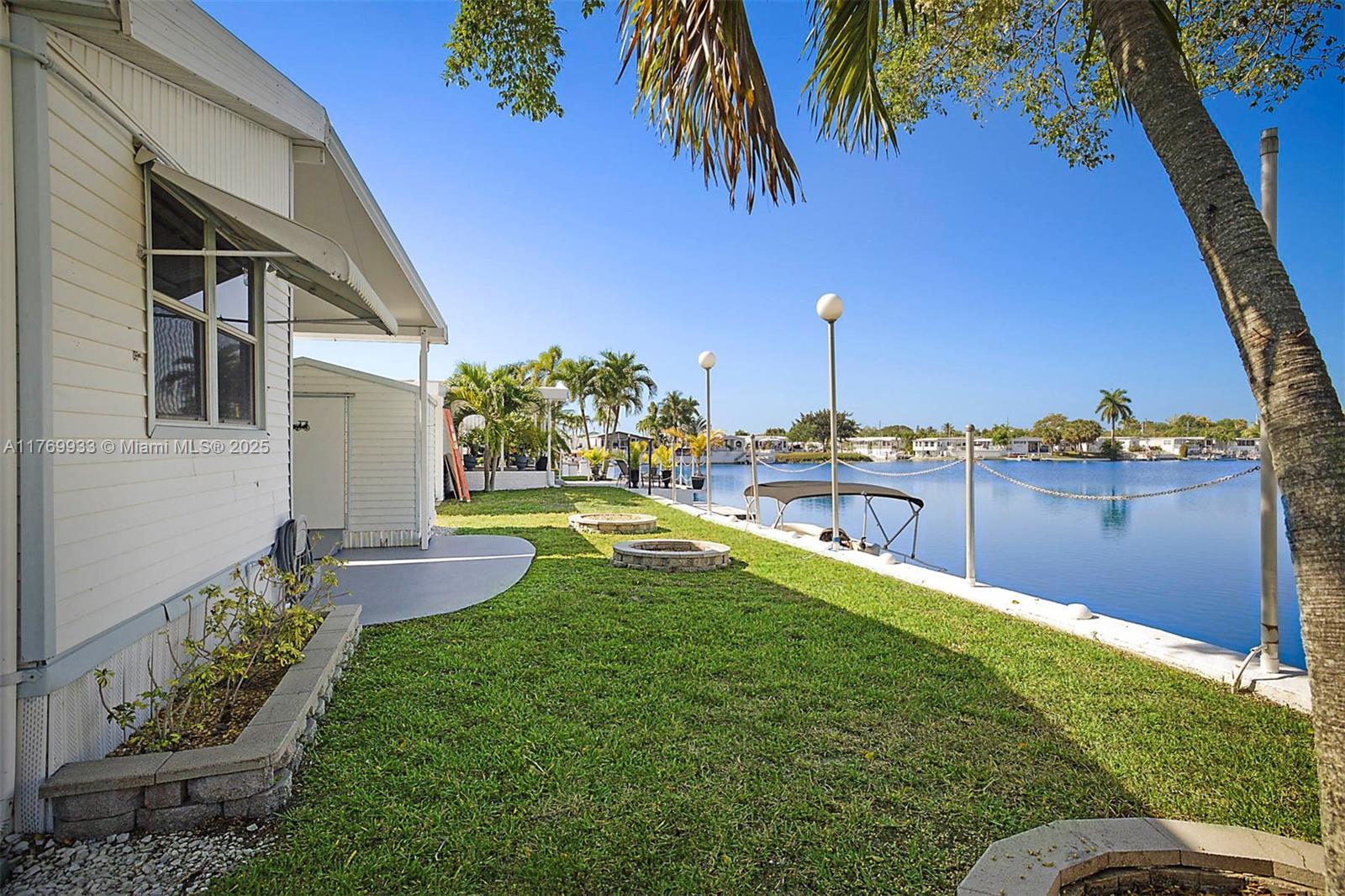 102 Lake Shr Dr,Pembroke Park, FL 33009