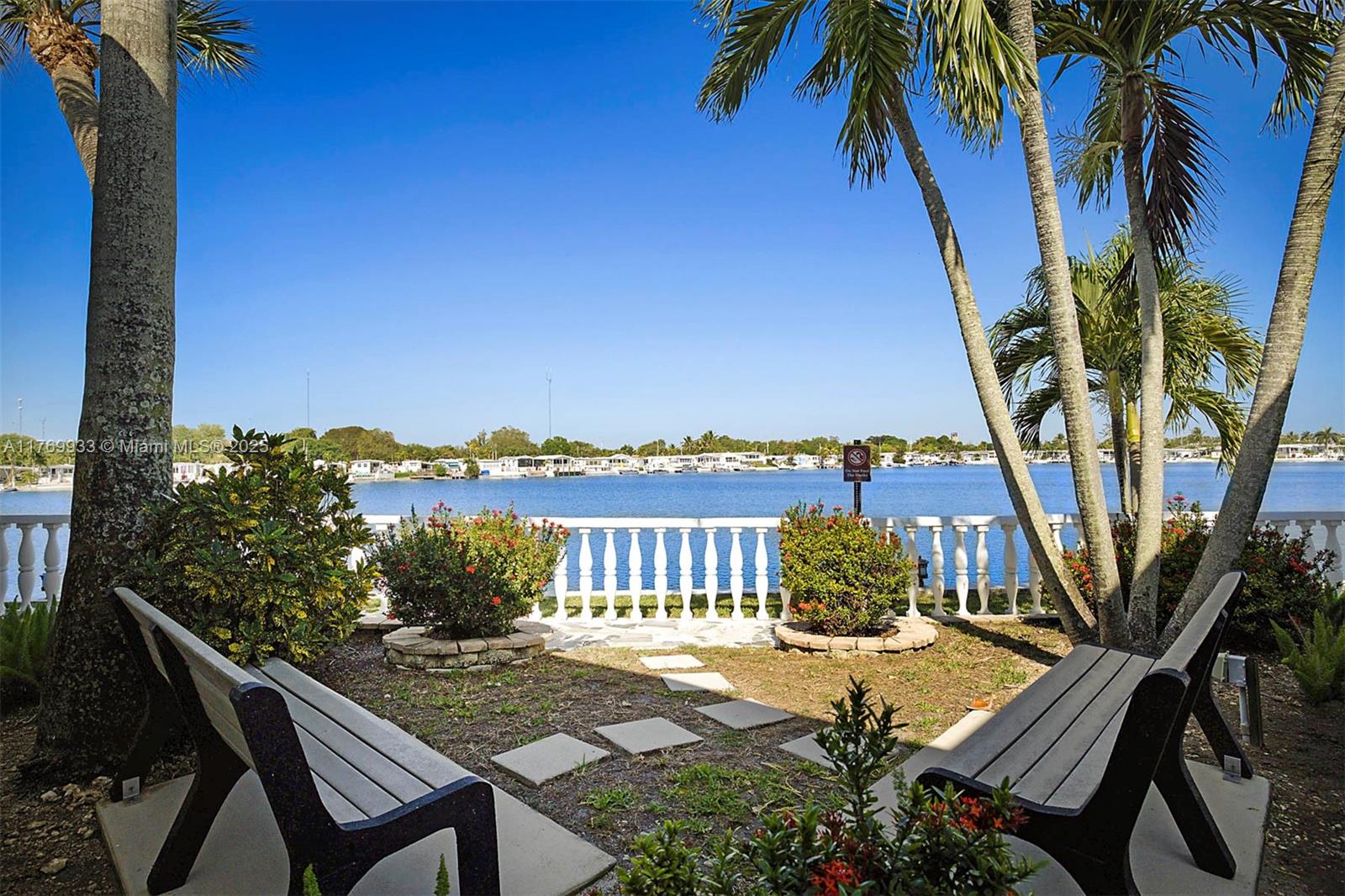 102 Lake Shr Dr,Pembroke Park, FL 33009